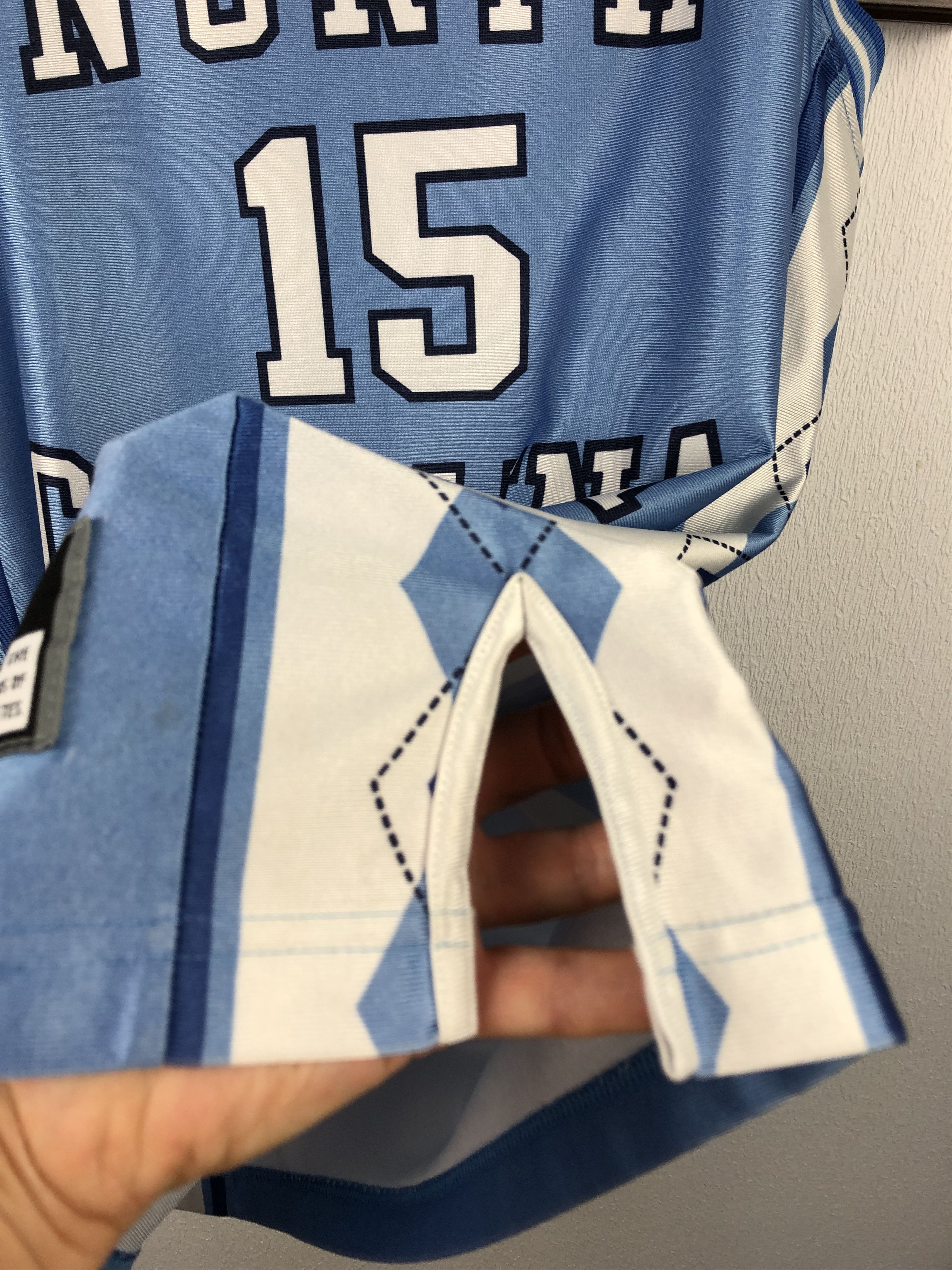 NBA Vintage 90's Nike North Carolina #15 Basketball Jersey NCAA Size US M / EU 48-50 / 2 - 7 Thumbnail