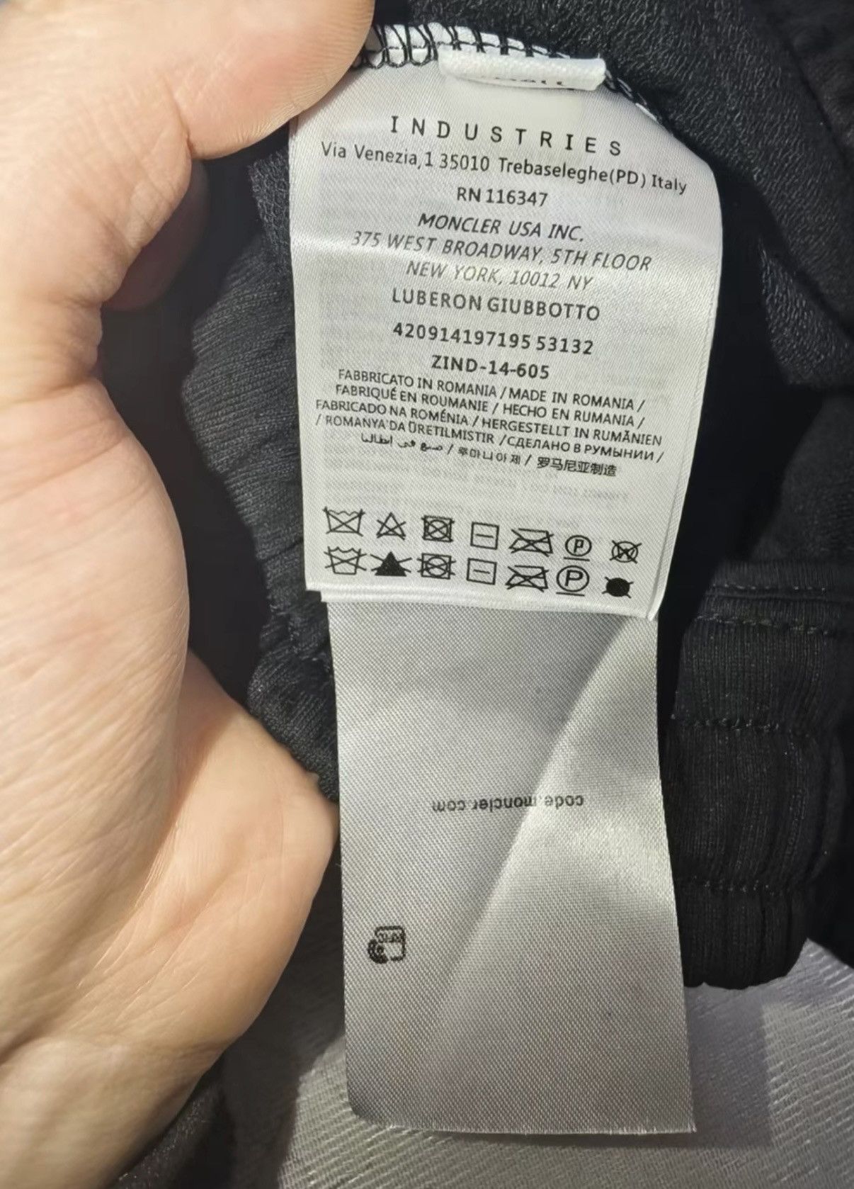 Moncler Authentic Moncler felt patch sweatpants Size US 32 / EU 48 - 6 Thumbnail