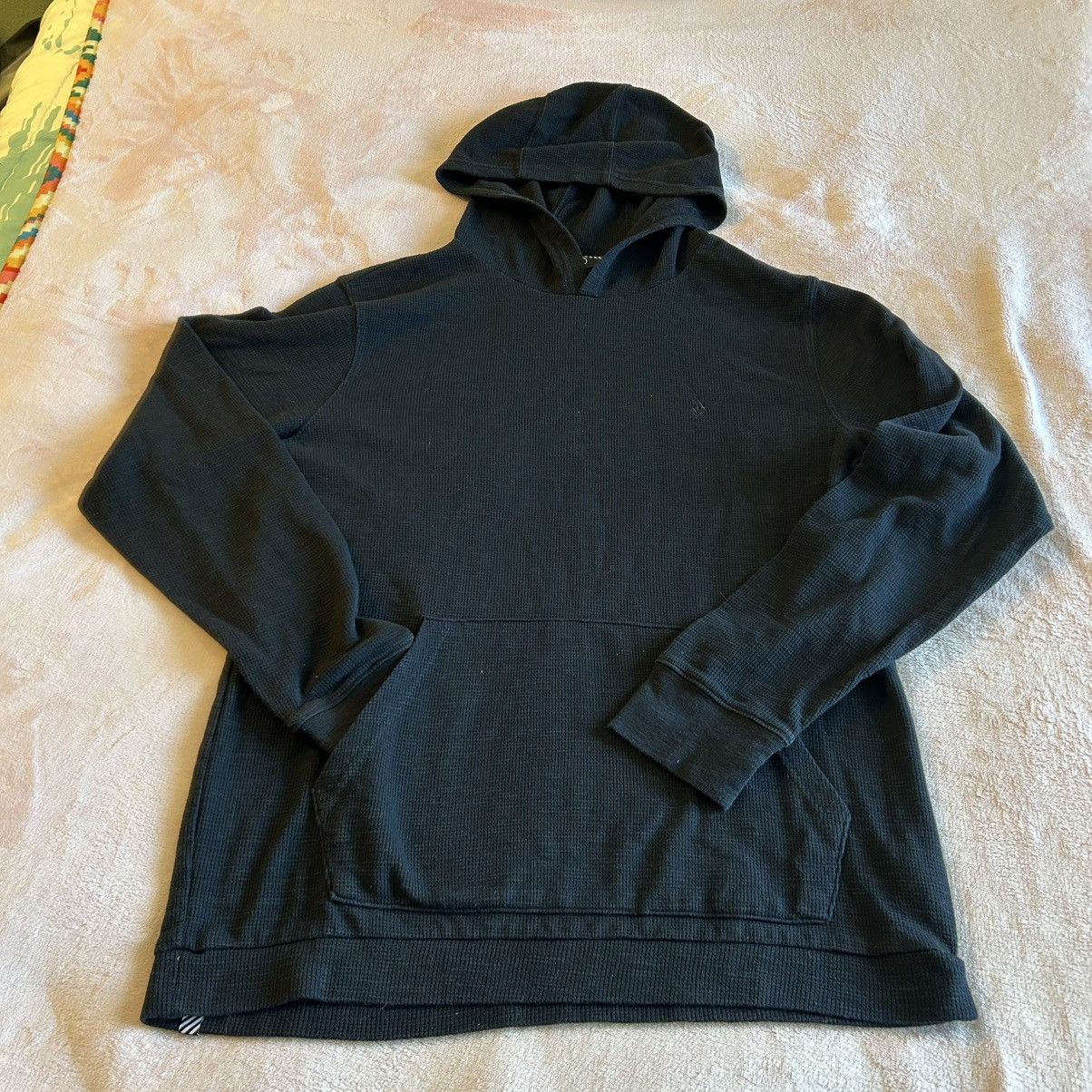 Volcom Volcom black waffle knit pullover shirt with hood size M Size US M / EU 48-50 / 2 - 1 Thumbnail