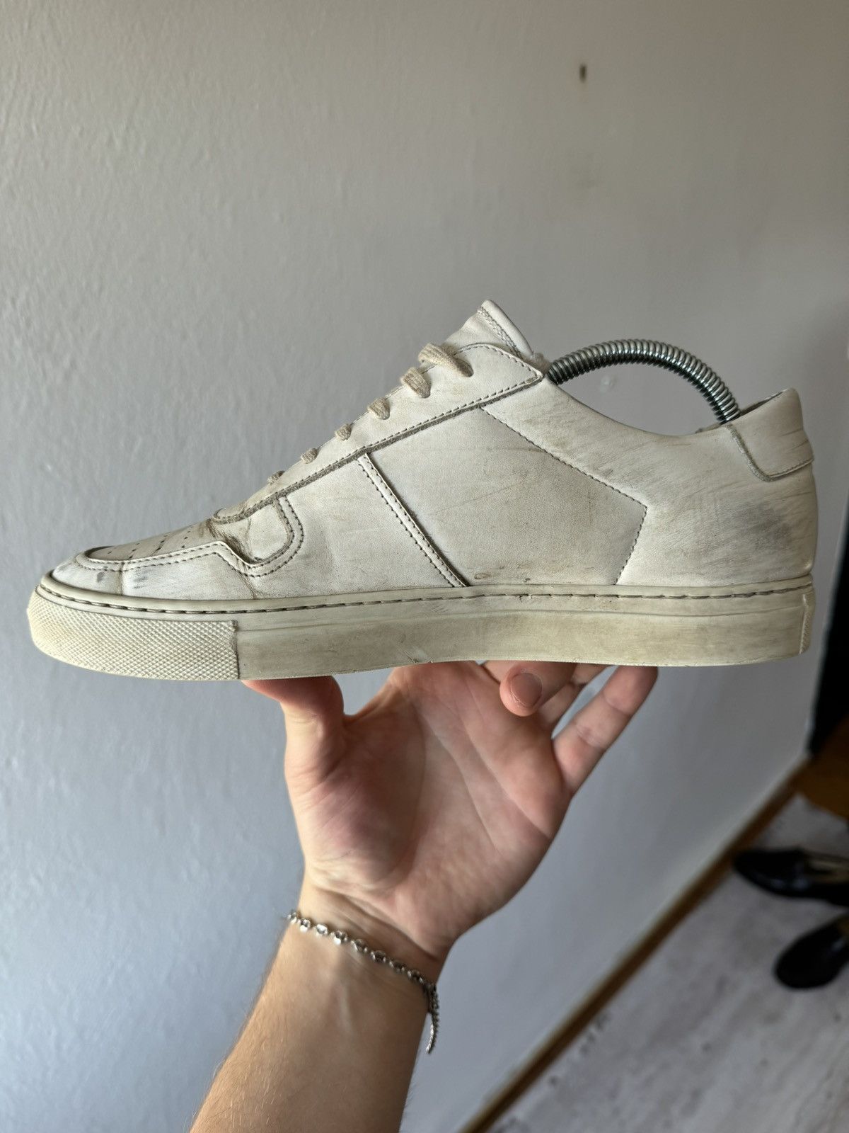 Common Projects Common Projects Bball Distressed Low Leather Sneakers Size US 7 / EU 40 - 11 Thumbnail