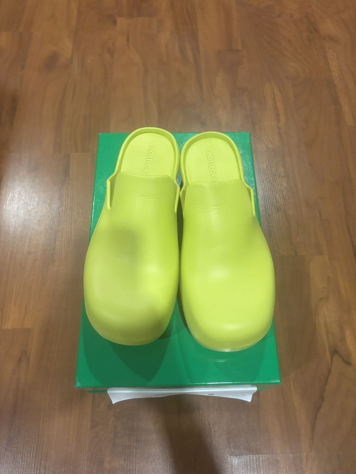 NEW BOTTEGA VENETA Green Rubber Carpet Slides Kiwi Sz 43 unisex Bottega Veneta BOTTEGA VENETA Slides kiwi green rubber slide  main image 2