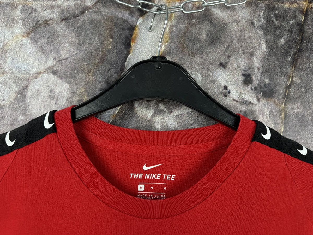 Nike Men’s Nike T-Shirt With Side Stripes Streetwear Size Medium Size US M / EU 48-50 / 2 - 7 Thumbnail