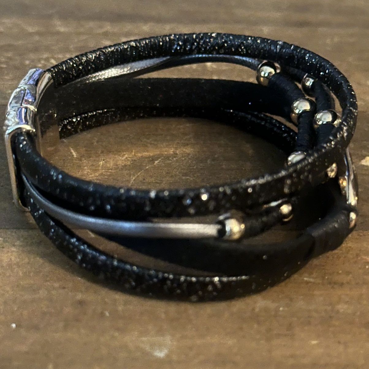 Other Black multi strand leather magnetic wrap bracelet Size ONE SIZE - 4 Thumbnail