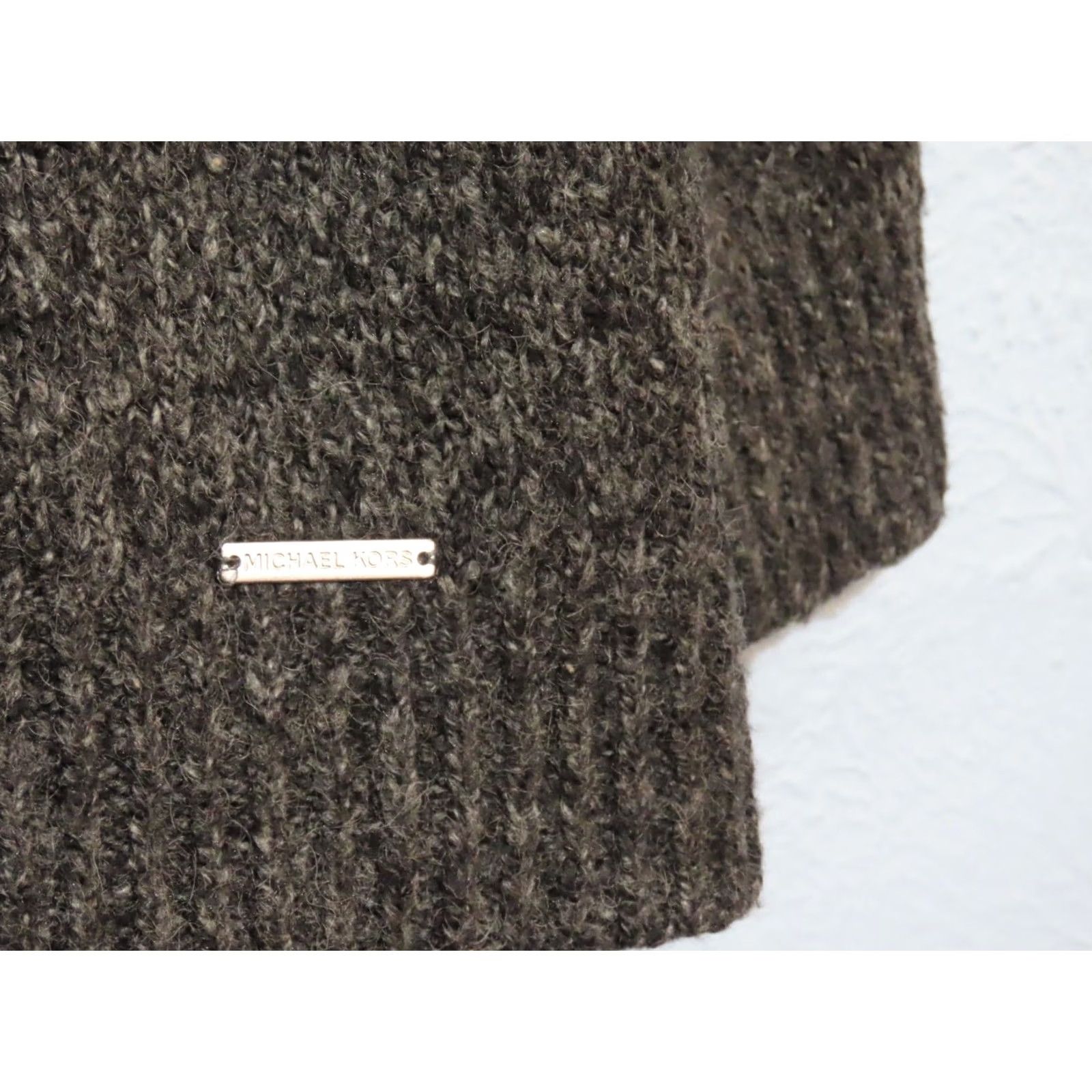 Michael Kors Michael Kors Pullover Sweater Women's M V-Neck Gray Knit Size M / US 6-8 / IT 42-44 - 3 Thumbnail