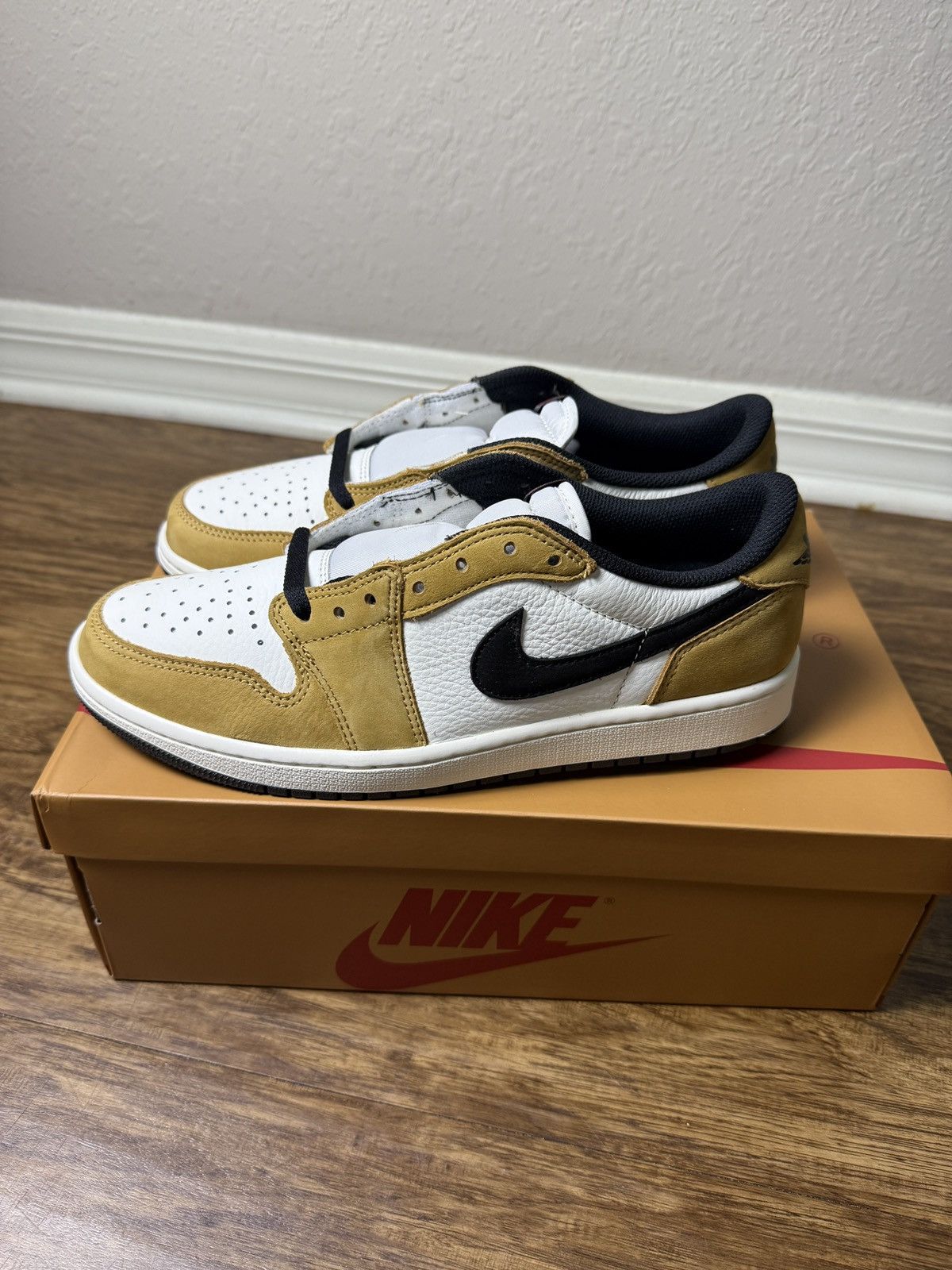Jordan Brand Jordan 1 Low ‘Rookie Of The Year’ Size US 9.5 / EU 42-43 - 2 Thumbnail