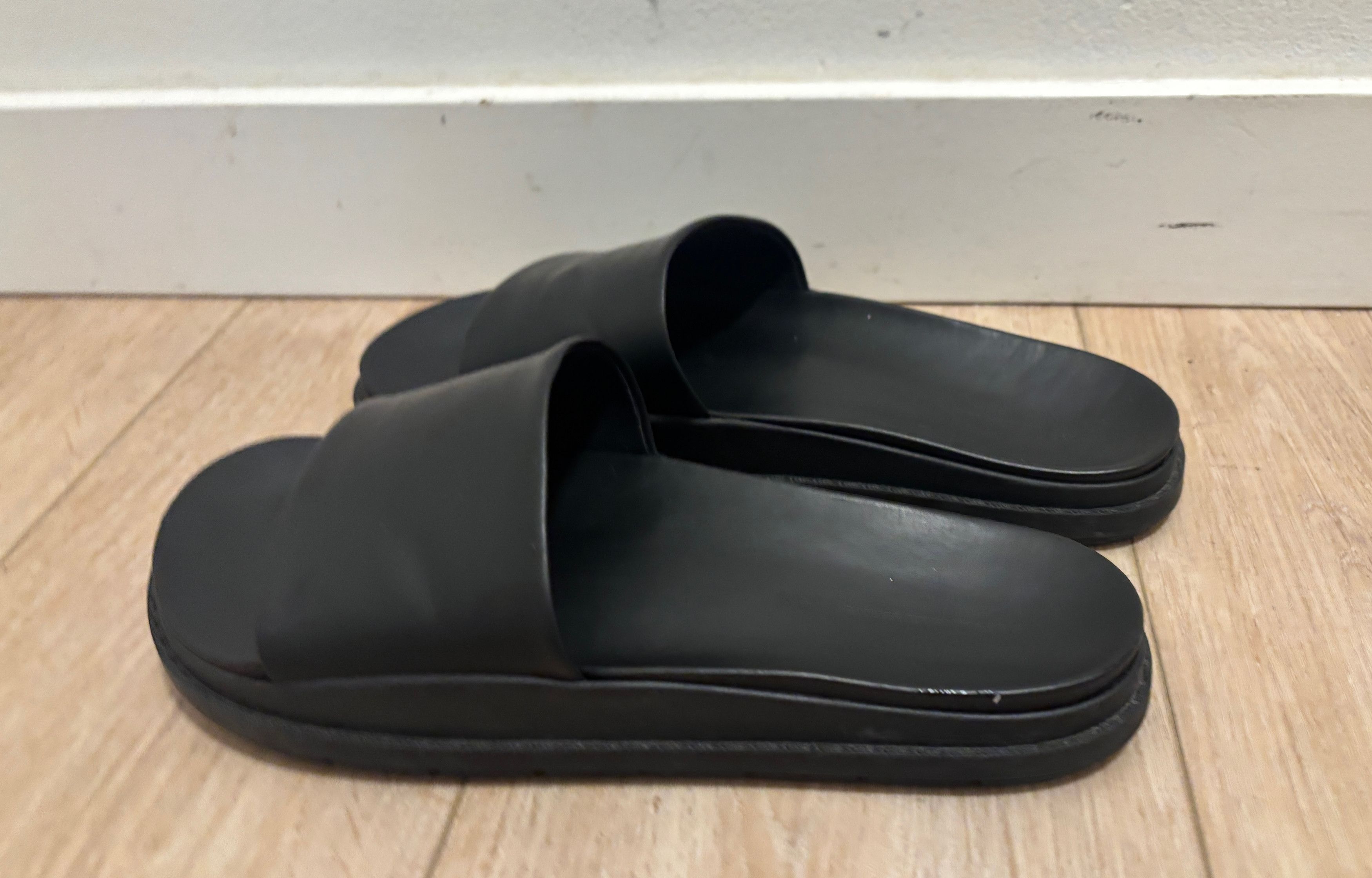 Alexander McQueen Alexander Wang x H&M Black Leather Slides - 10 Size US 10 / EU 43 - 4 Thumbnail