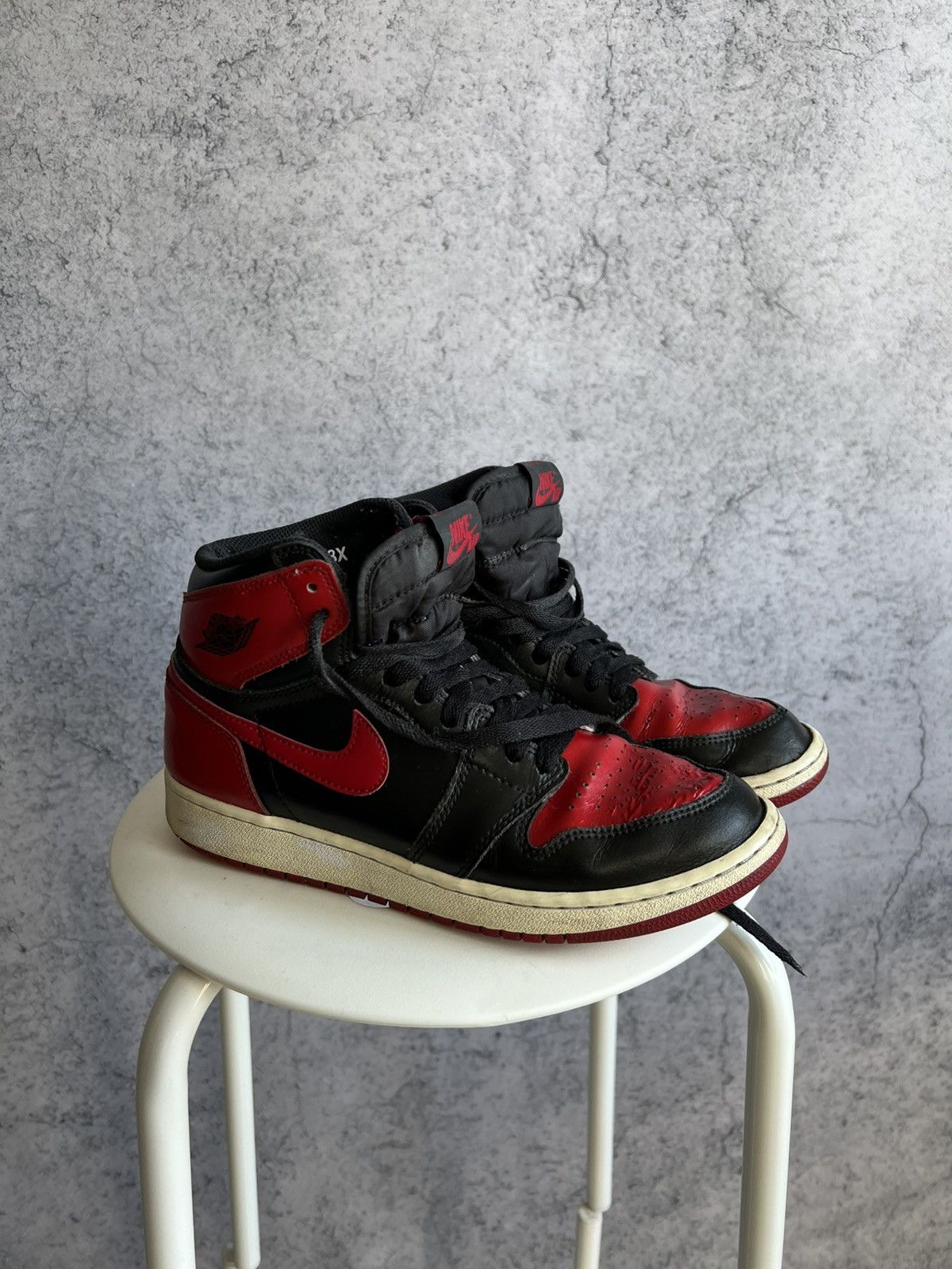 Nike Vintage Nike Air Jordan 1 High Top Sneakers Black and Red Size US 7 / EU 40 - 2 Thumbnail