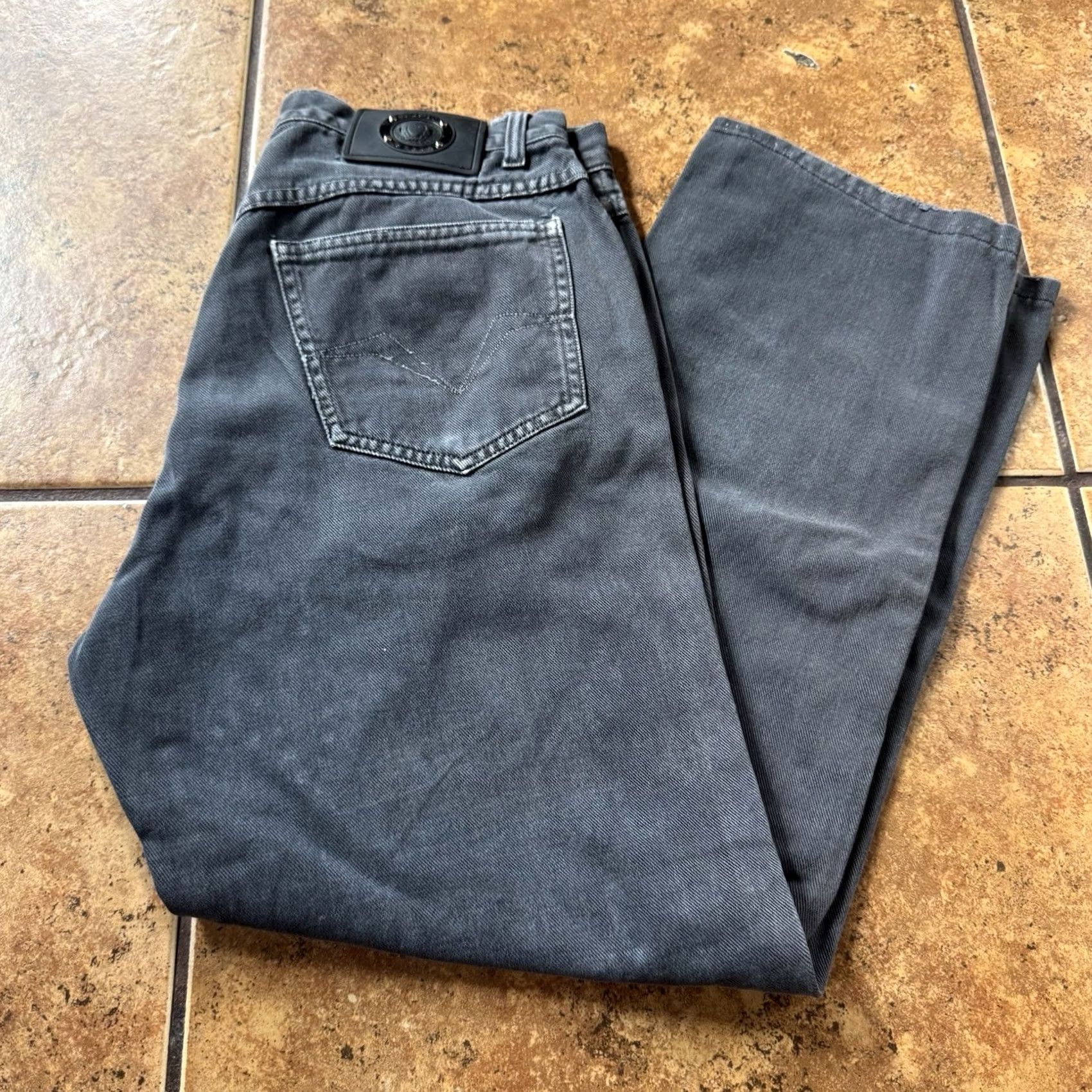 Versace Jeans Couture VINTAGE Versace Jeans Signature 29 x 28 Gray 1980s 80s Jeans Mens Regular Size 29 Inseam 28 Gray Medusa Denim Button Pocket VTG Designer Straight Size US 29 - 3 Thumbnail