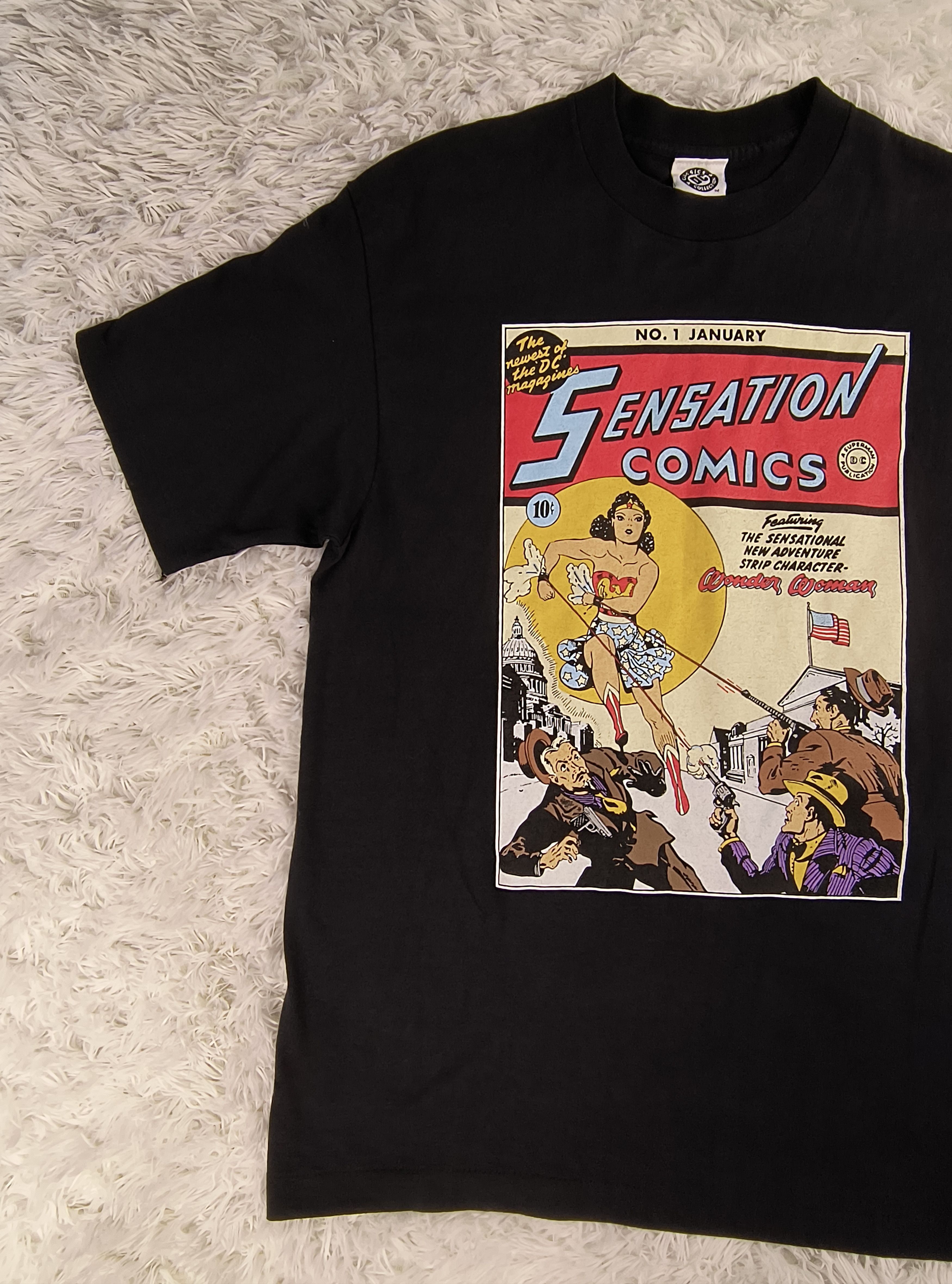 DC Comics Vintage sensational comics Wonder Woman 1993 tee Size US M / EU 48-50 / 2 - 4 Thumbnail