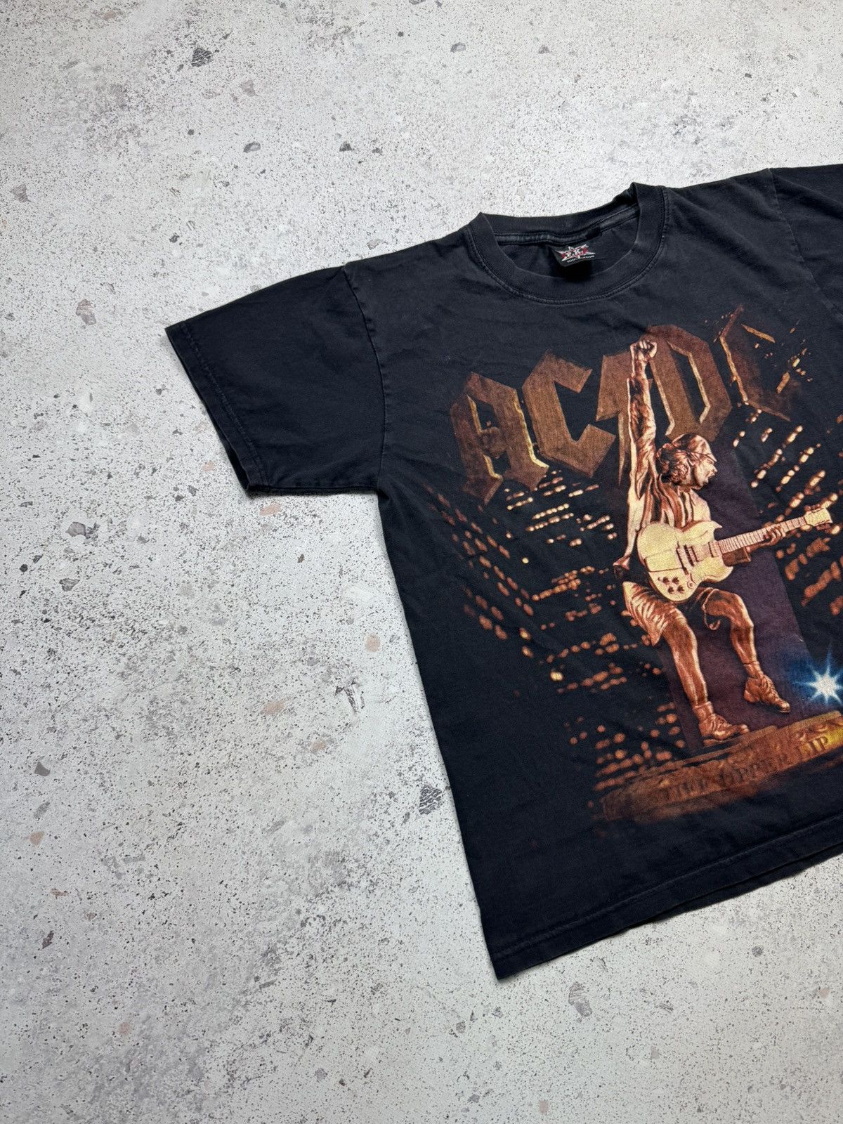 AC/DC × Band Tees × Vintage Vintage AC/DC 2000's Stiff Upper Lip Tour Band Tee Size US M / EU 48-50 / 2 - 2 Thumbnail
