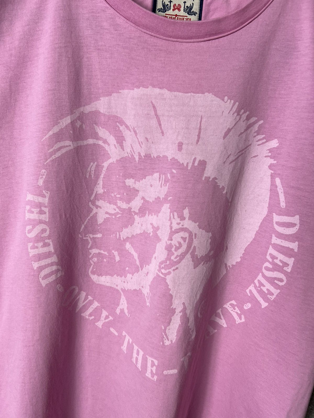 Diesel Rare Vintage Diesel Big Logo Pink Tee Size US L / EU 52-54 / 3 - 4 Thumbnail
