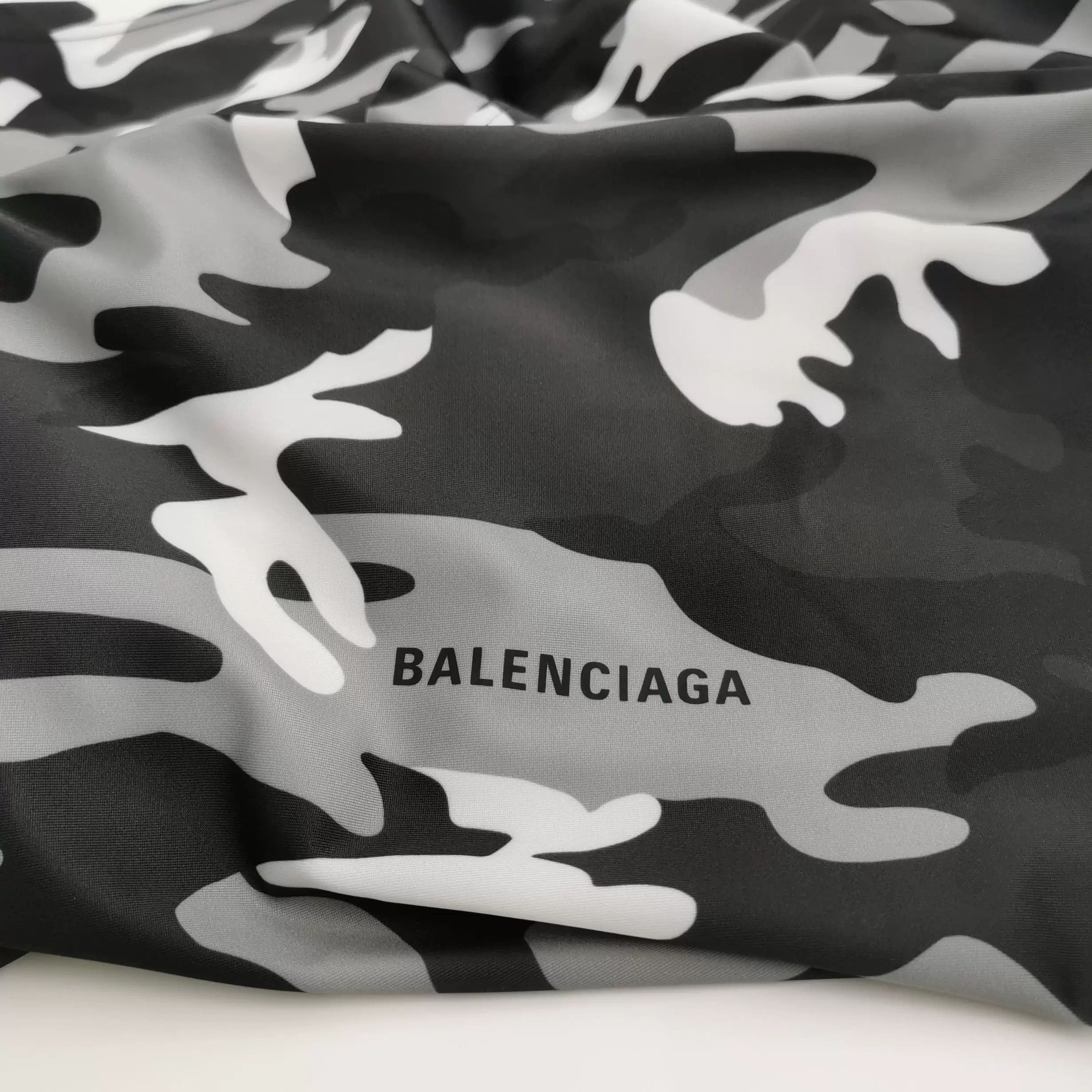Balenciaga balenciaga camouflage print short sleeve t-shirt Size US XS / EU 42 / 0 - 3 Thumbnail