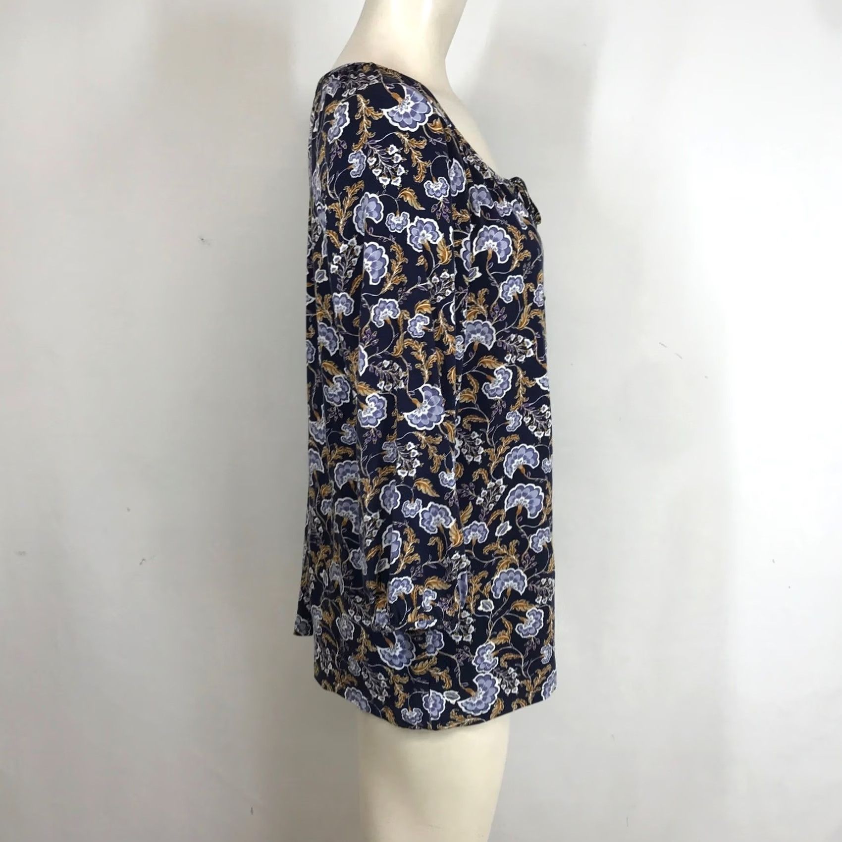 Vintage Garnet Hill Blouse Floral Print Tie Neck 3/4 Sleeve Navy Blue Women's Size S Size S / US 4 / IT 40 - 4 Thumbnail
