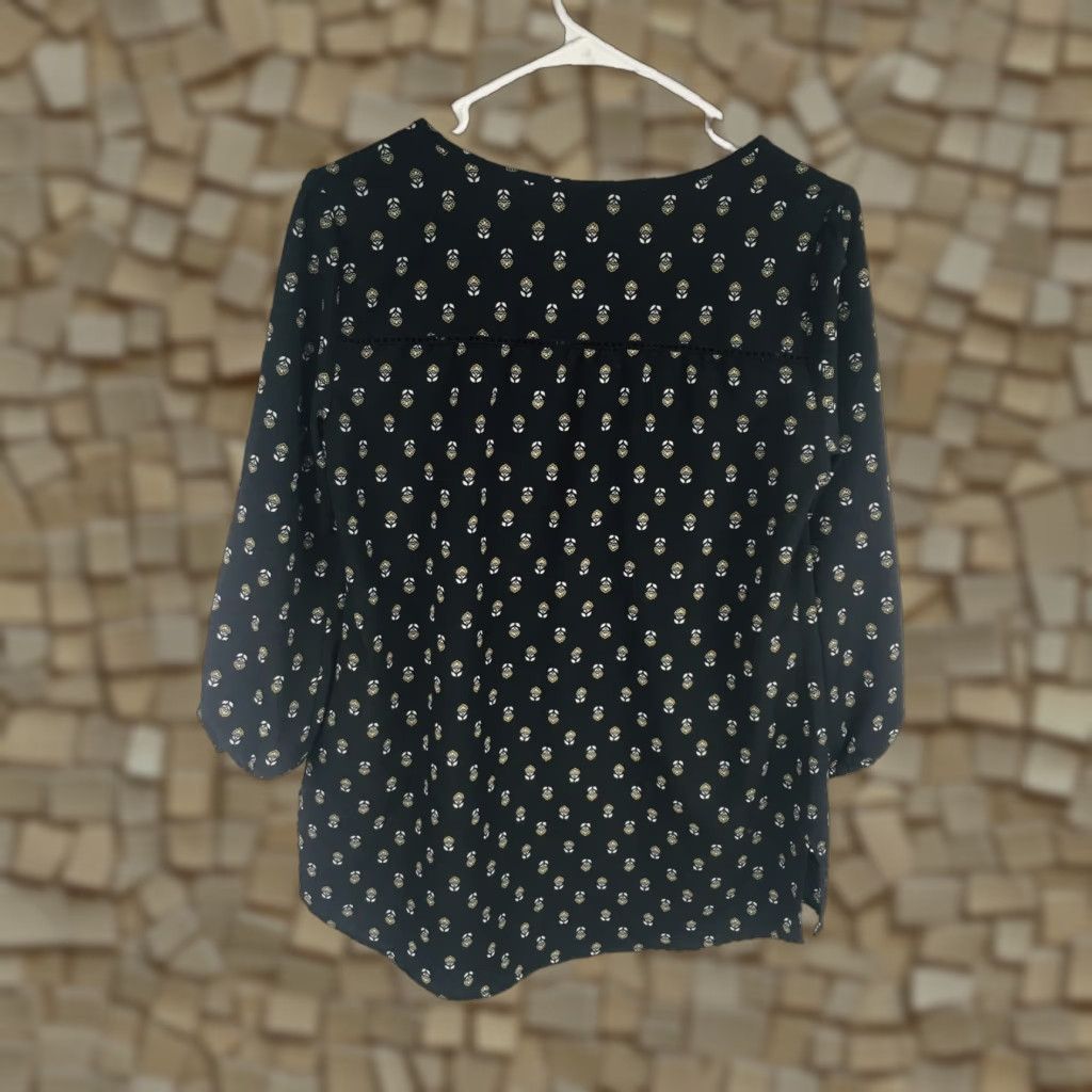 Vera Wang Vera Wang Princess Shirt Womens Small Black Sheer Floral 3/4 Sleeve Peasant Tie V-Neck Blouse Size S / US 4 / IT 40 - 1 Thumbnail