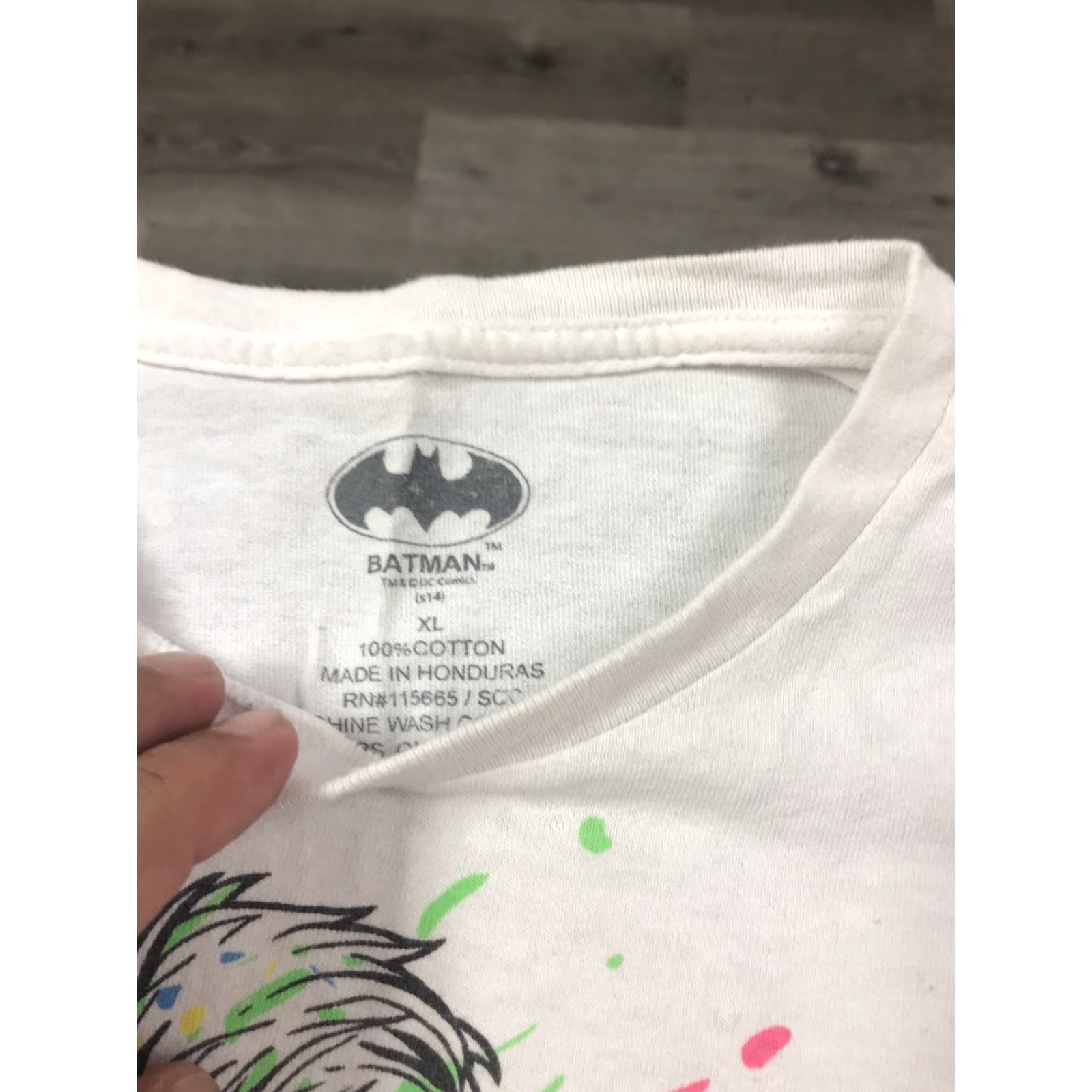DC Comics VINTAGE Batman T-shirt 2 Face Joker Batman White XL Mens Short Sleeve Cotton Size US XL / EU 56 / 4 - 2 Thumbnail