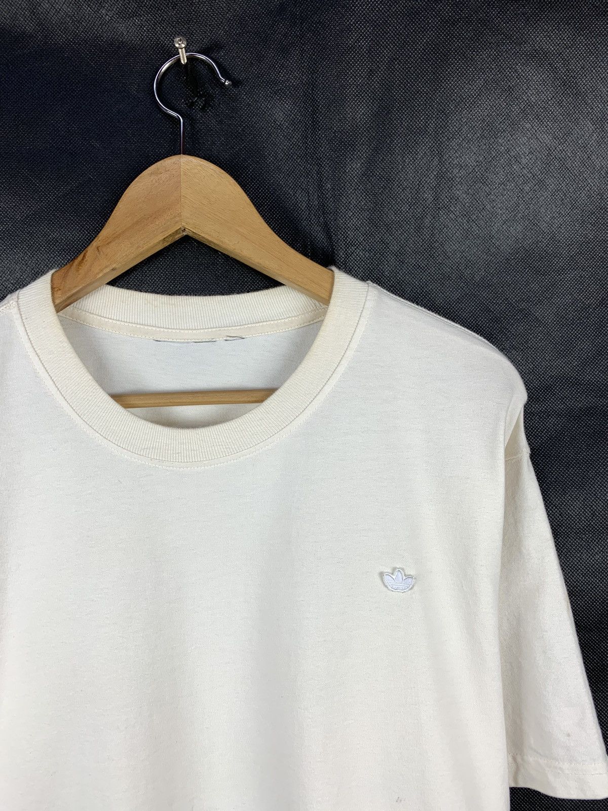 Adidas Steals! Adidas Trefoil Mini Logo Essentials Tee Size US L / EU 52-54 / 3 - 1 Thumbnail