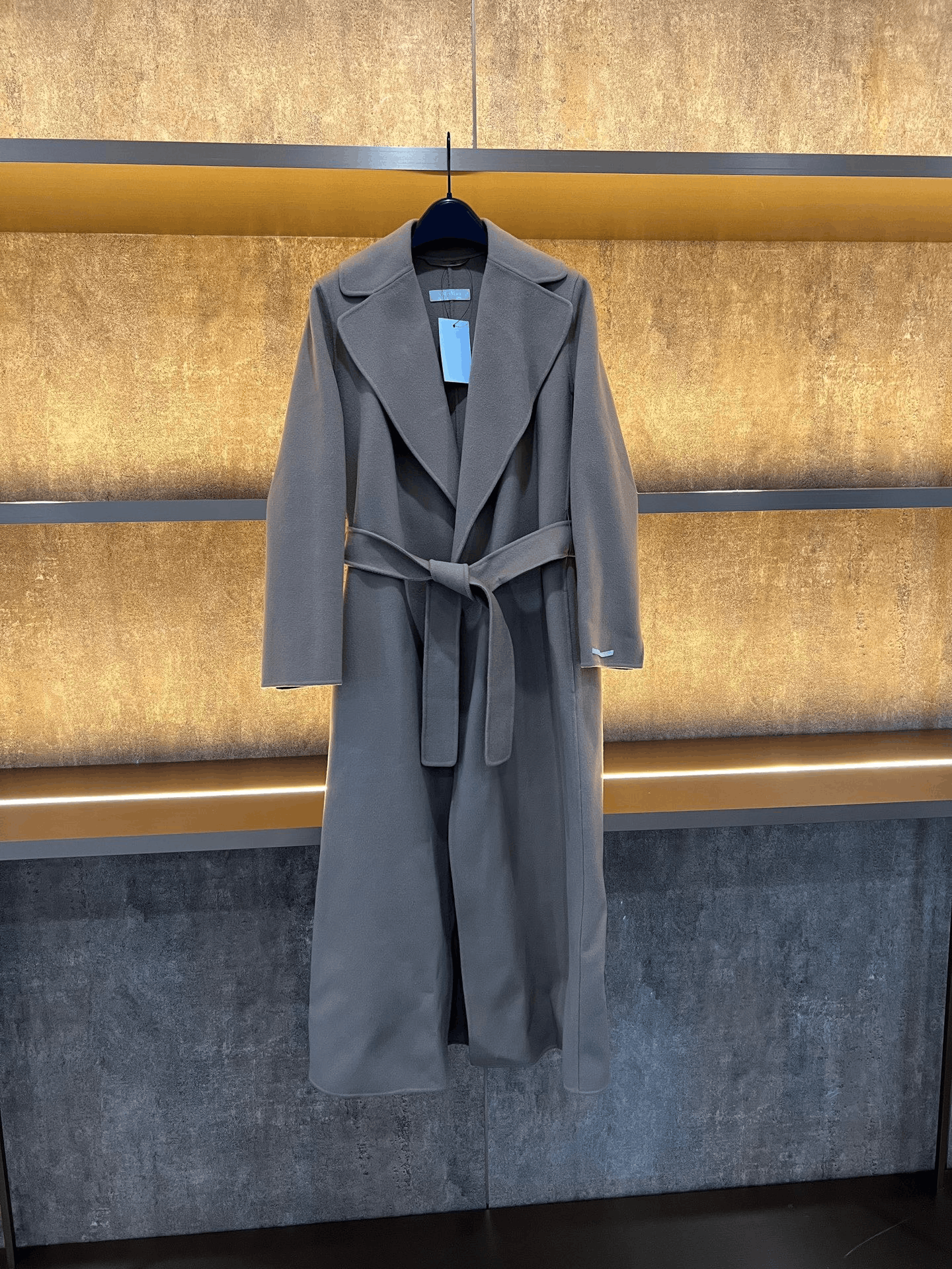Max Mara Max Mara Wool Coat M Women Size M / US 6-8 / IT 42-44 - 1 Thumbnail