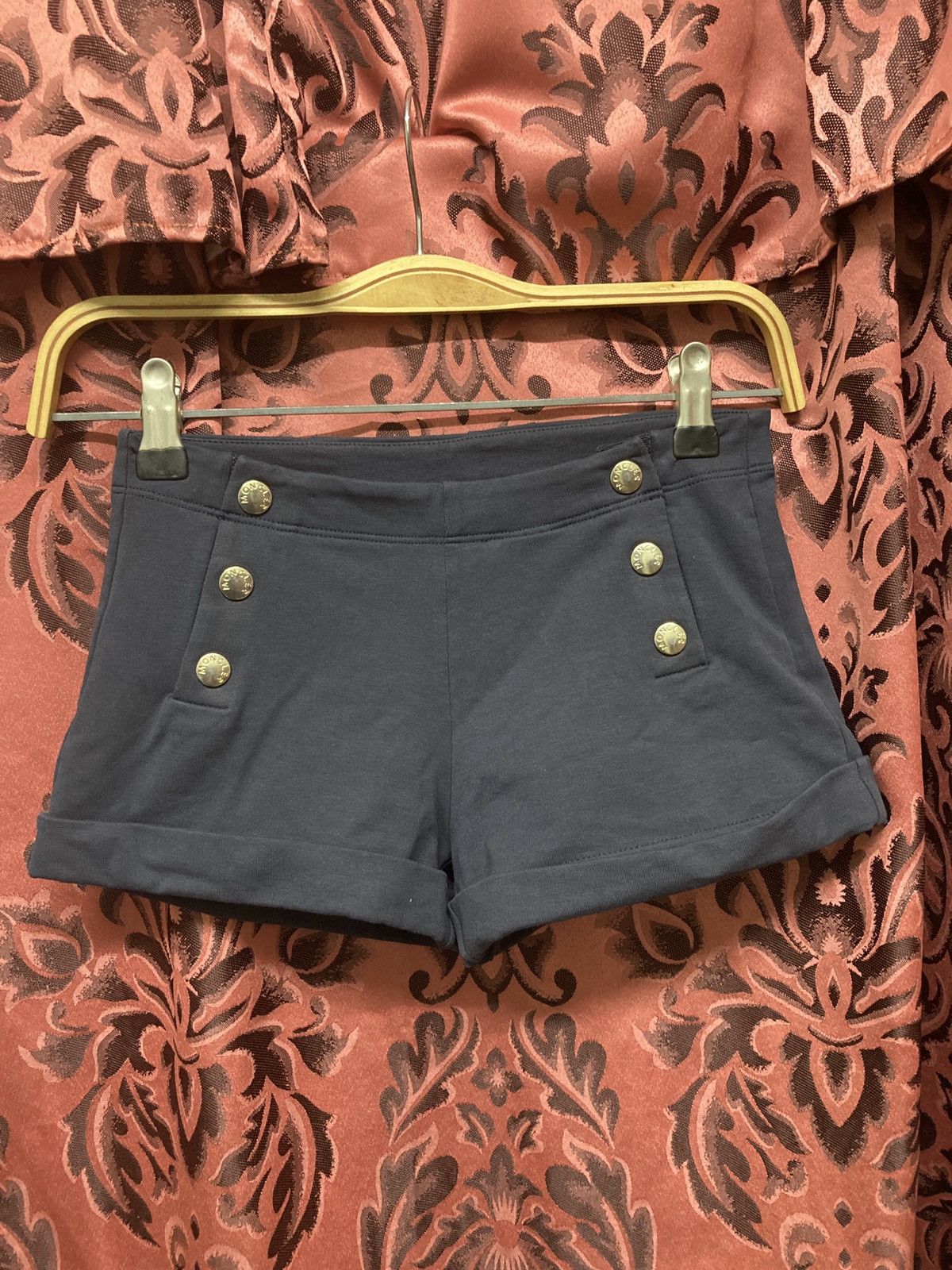 Moncler Moncler short pant Size US 26 / EU 42 - 1 Thumbnail