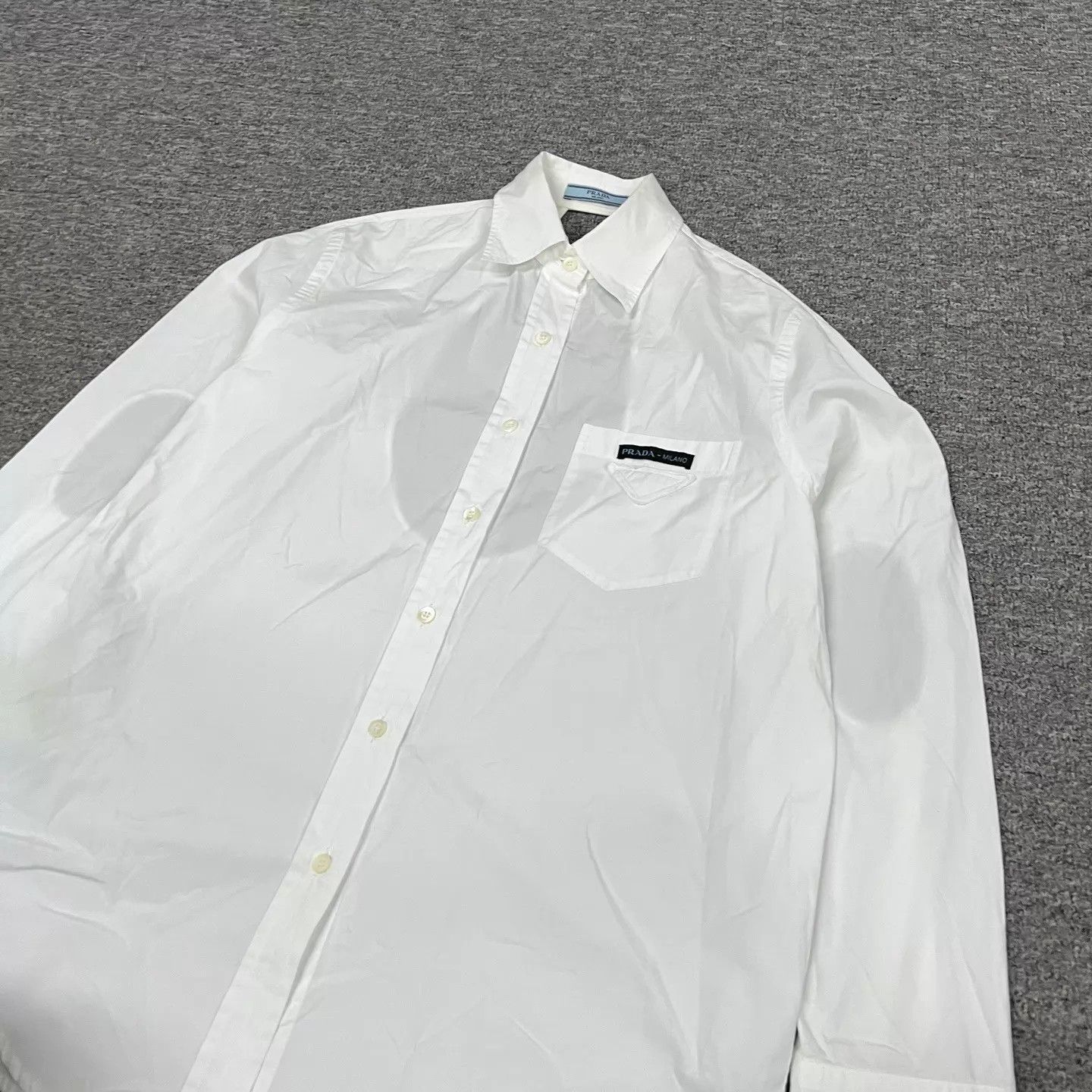 Prada Prada Runway Backless Triangle Logo White Shirt 40 M Size US M / EU 48-50 / 2 - 3 Thumbnail