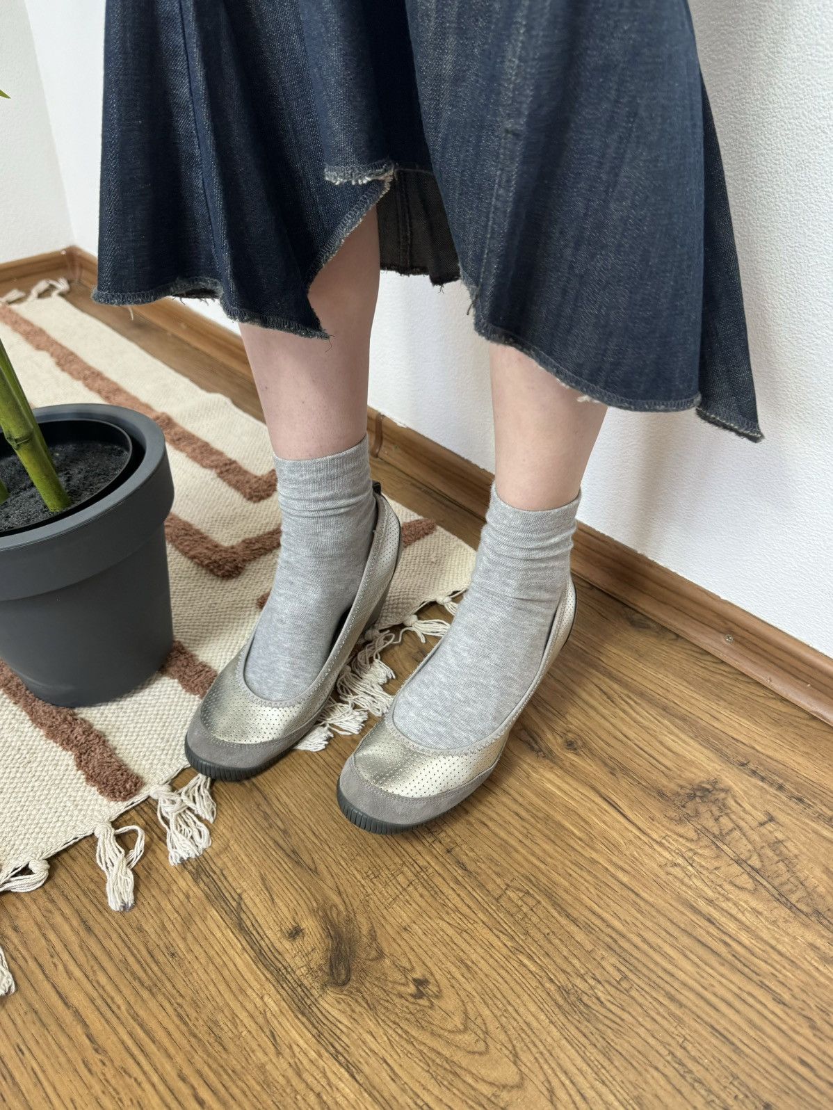 DKNY DONNA KARAN DNKY SNEAKERS SUMMIT SILVER SHOES Size US 8.5 / IT 38.5 - 9 Thumbnail