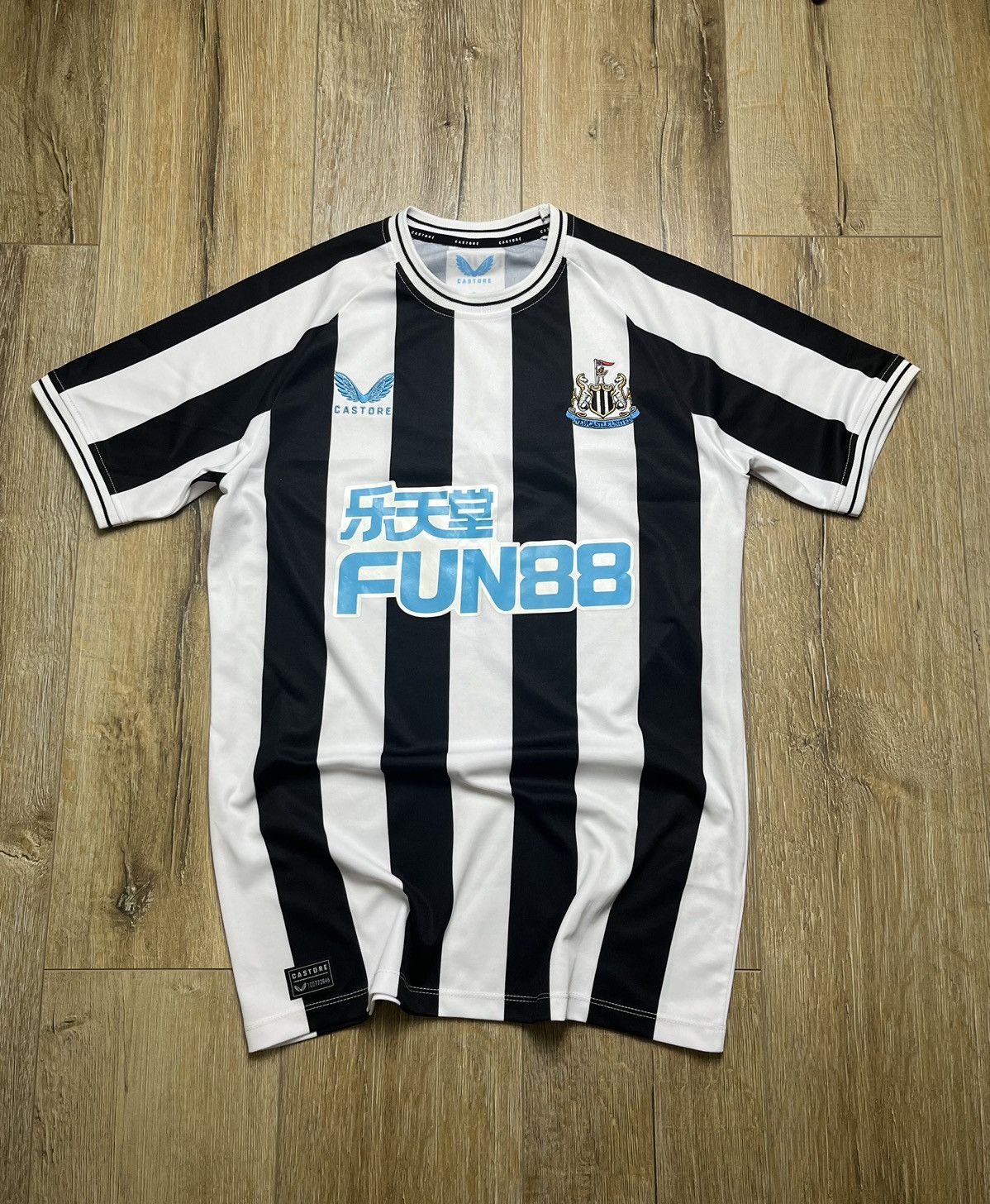 Castore NEWCASTLE 22/23 Y2K FOOTBALL JERSEY Size US S / EU 44-46 / 1 - 1 Thumbnail
