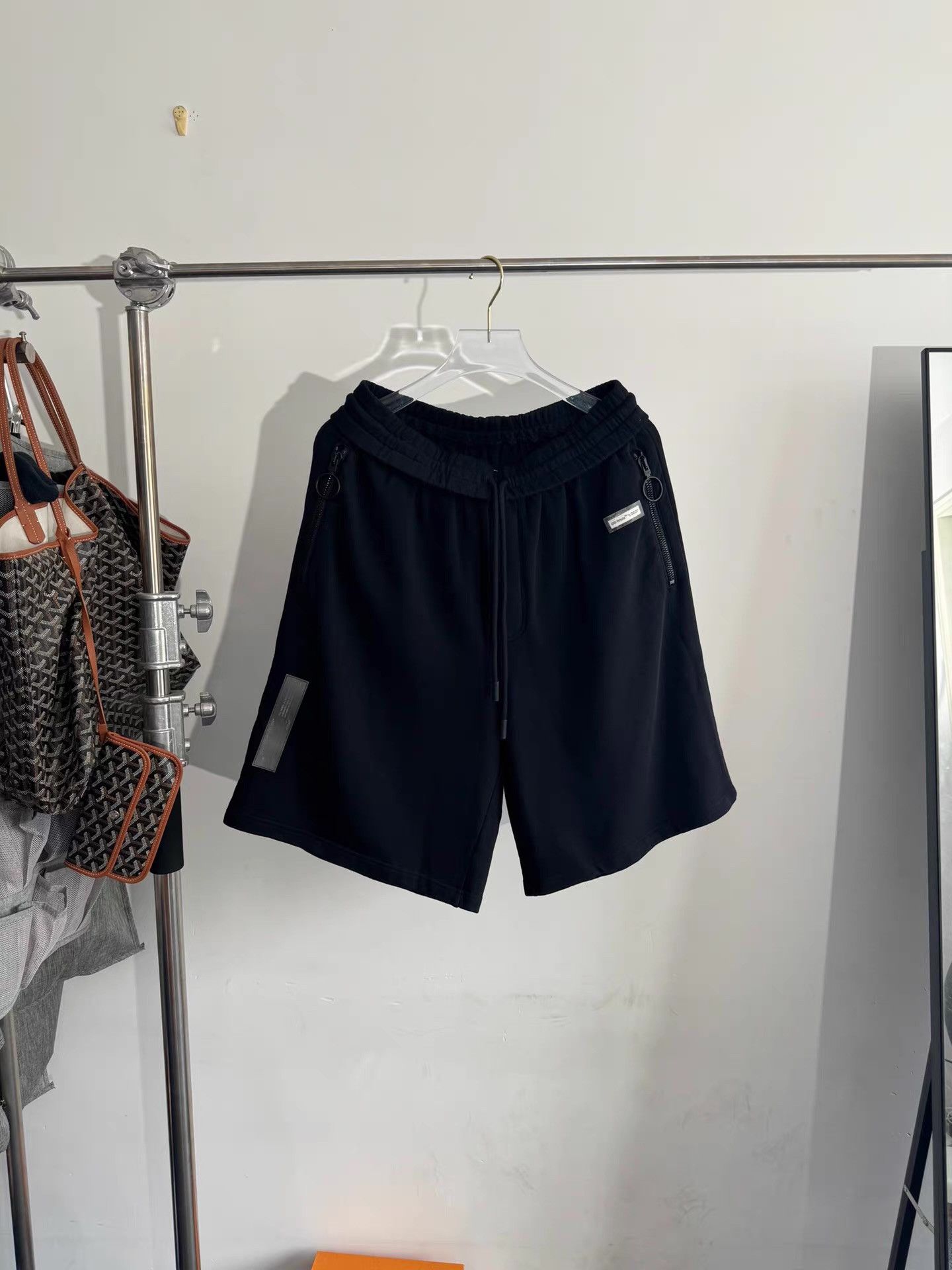 Off-White OFF-WHITE Shorts Q17 Size US 32 / EU 48 - 1 Thumbnail