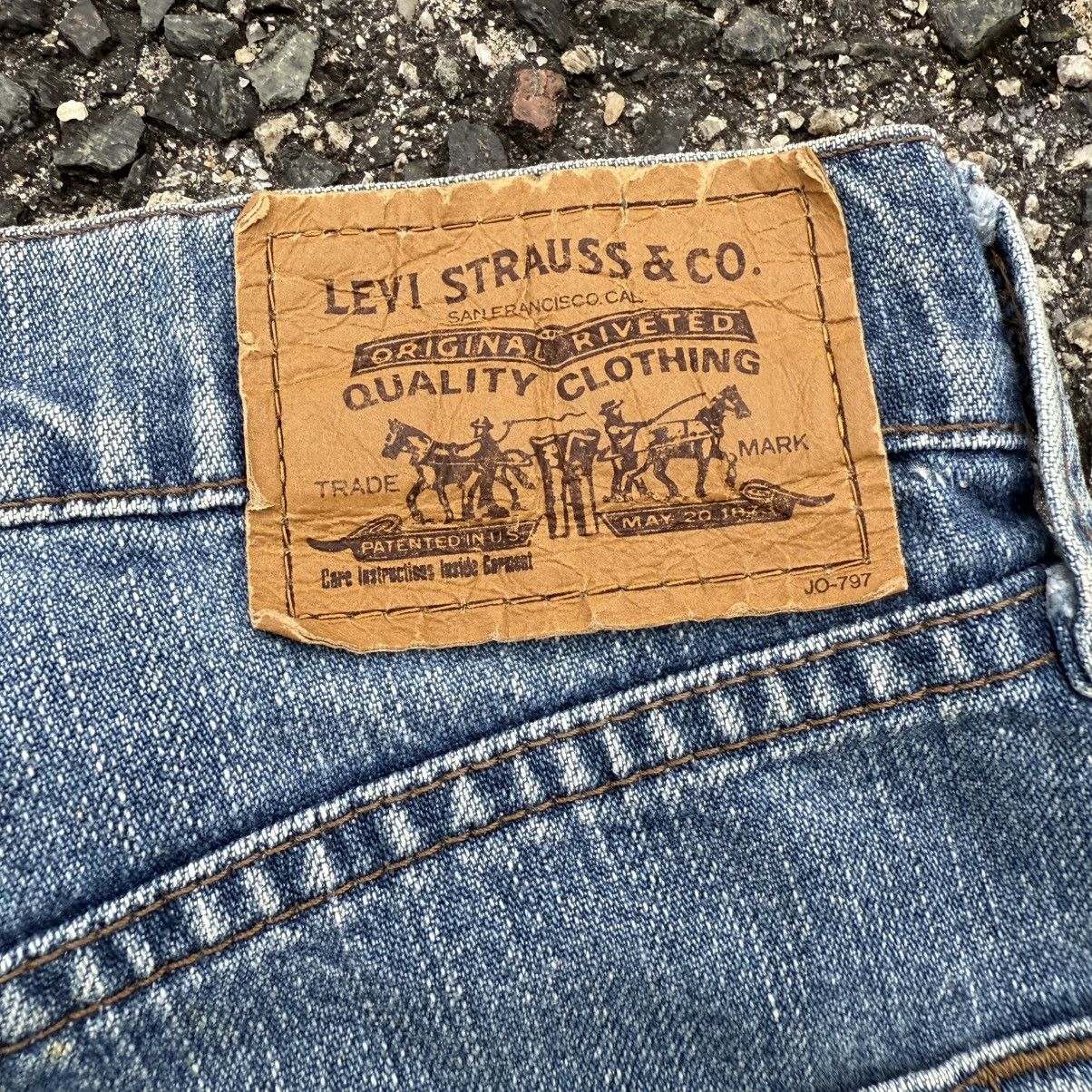 Levi's Vintage Clothing VINTAGE LEVI'S STRAUS FADED RIPPEP DENIM JEAN PANTS Size US 32 / EU 48 - 13 Thumbnail