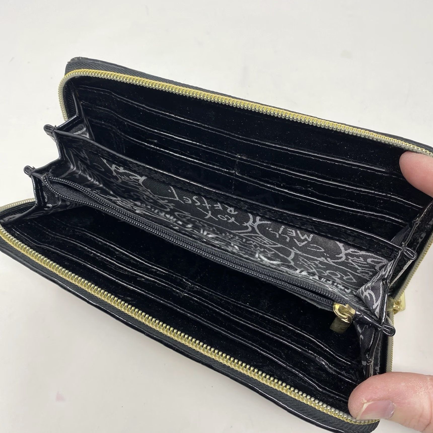 Betsey Johnson BETSEY JOHNSON Wallet Rose Floral Clear Sequin Zip Around Black Multicolor Pattern Floral Zip-Around Women Boys Girls Mens? Size ONE SIZE - 4 Thumbnail