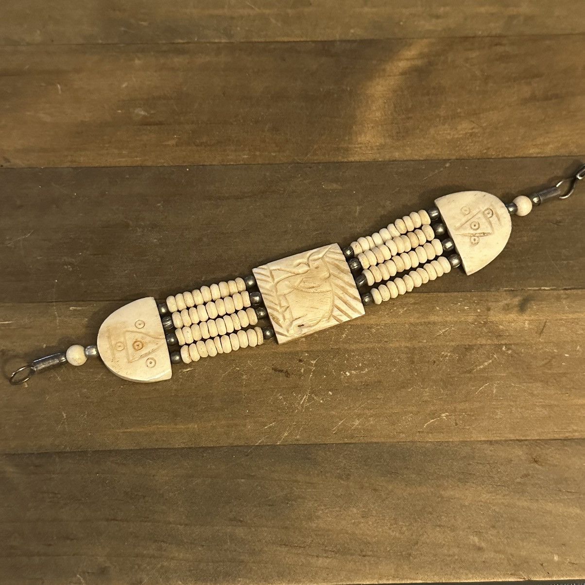 Vintage Vintage tribal carved bone bead bracelet Size ONE SIZE - 4 Thumbnail