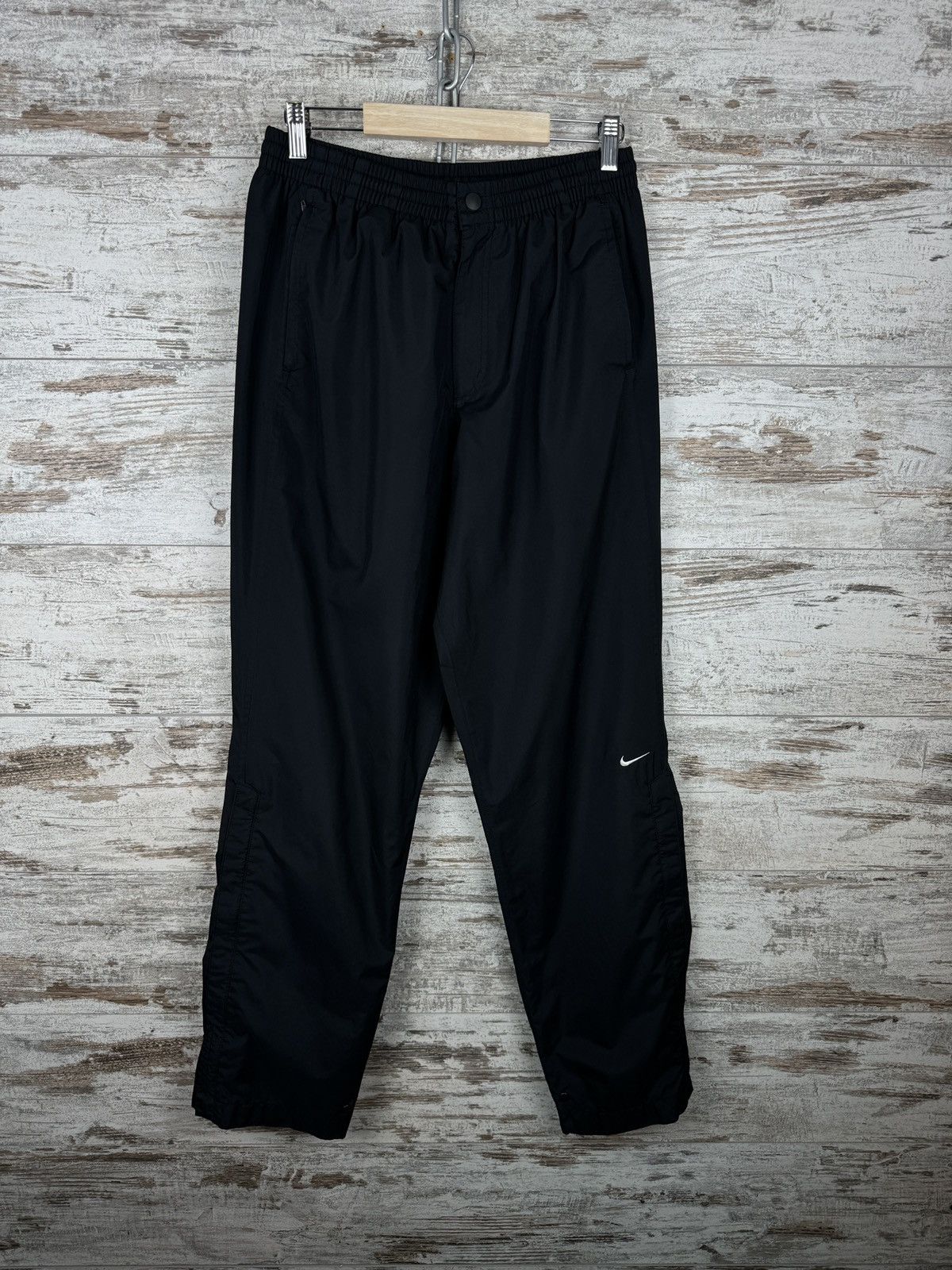 Vintage Mens Vintage Nike swoosh black pants sweatpants drill nylon Size US 32 / EU 48 - 2 Thumbnail