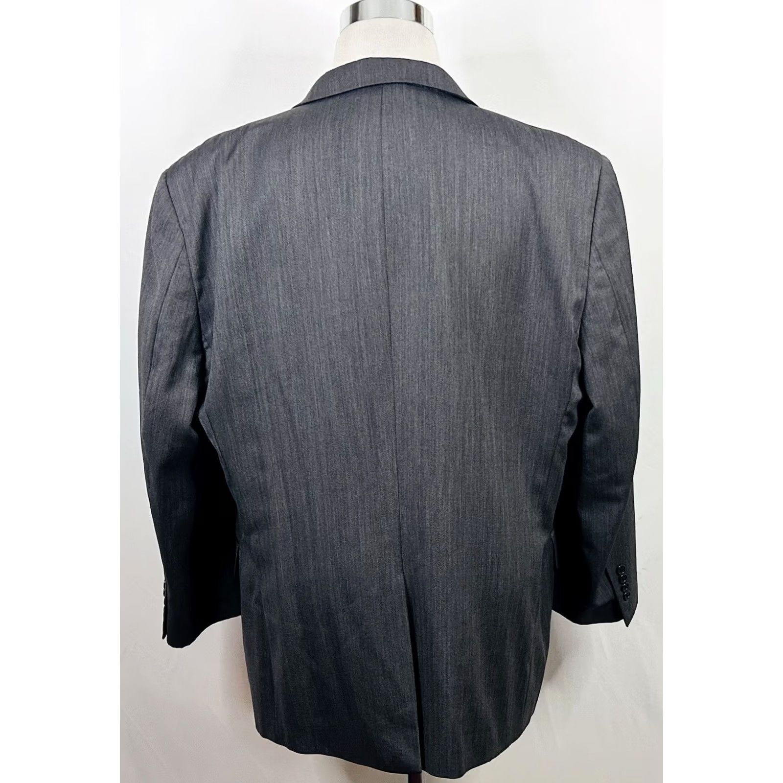 Jos. A. Bank Jos A Bank Sport Coat Gray Herringbone 100% Wool Three-Button Lined Vented 48R Mens Regular Coat Shirt Jacket Notch Lapel Vintage? Size US XS / EU 42 / 0 - 6 Thumbnail