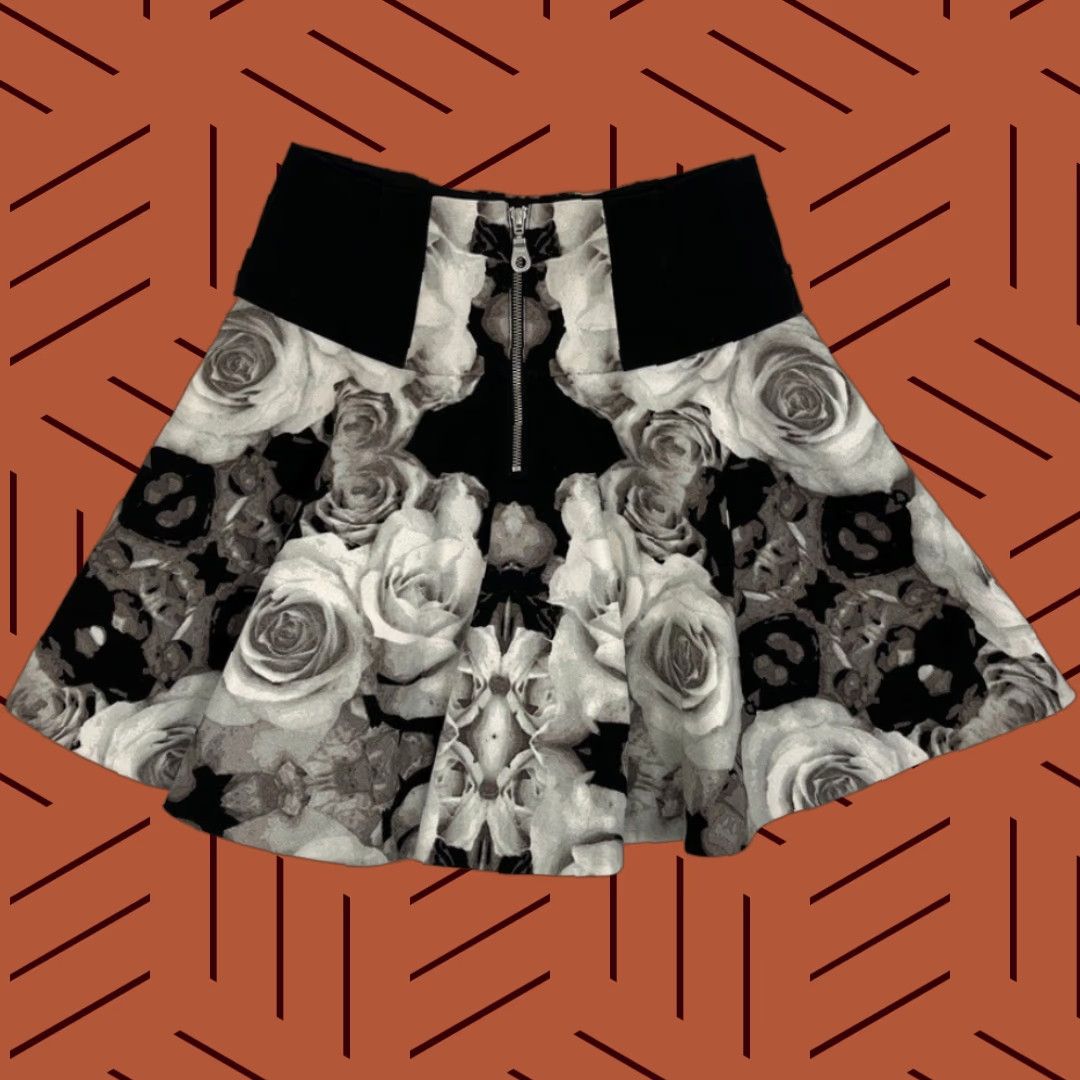 L.A.M.B. VINTAGE L.A.M.B Gwen Stefani Mini Skirt Womens Sz 2 W27 L20 Black Gray Floral Canvas Y2K Size 26" / US 2 / IT 38 - 1 Thumbnail