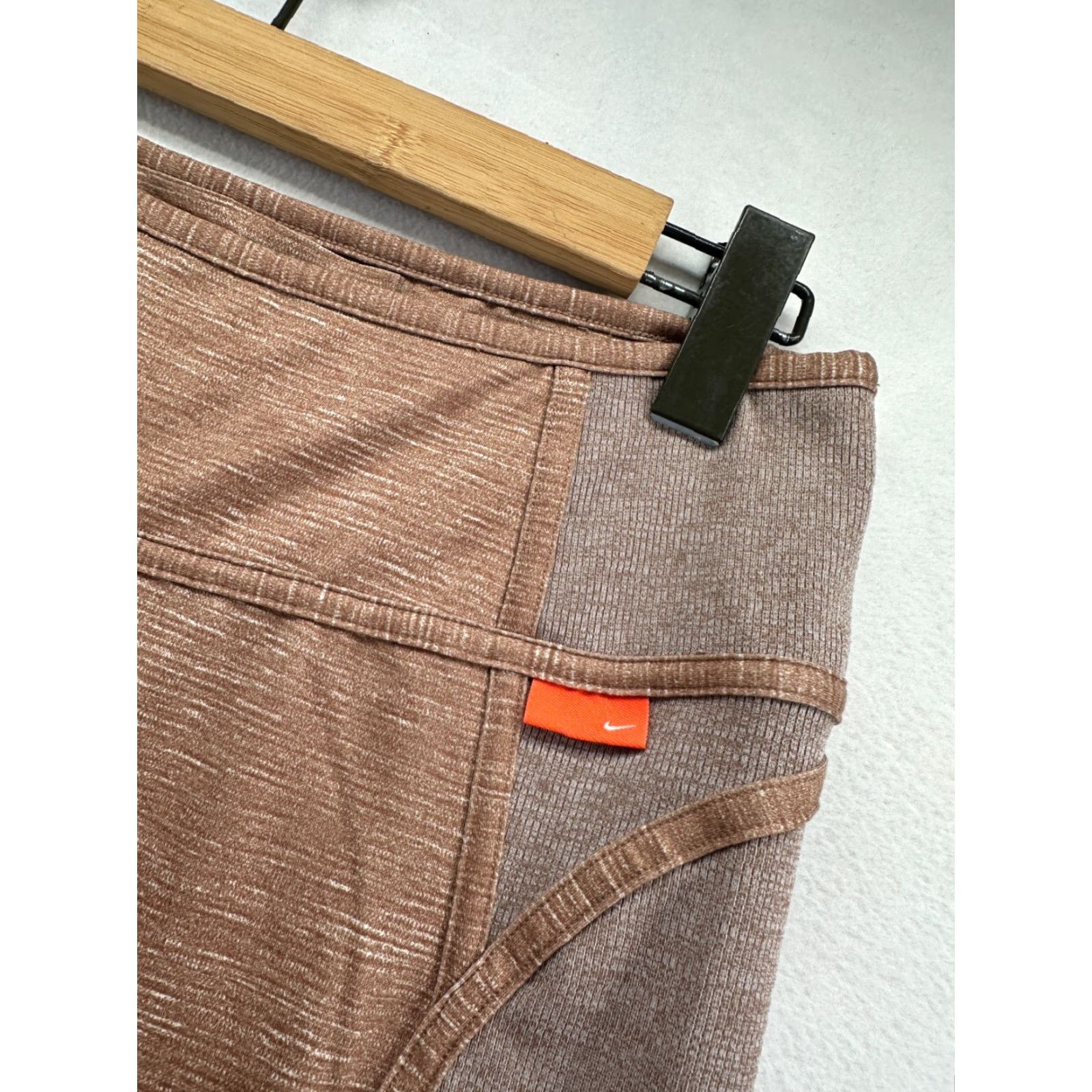 Nike VINTAGE Nike Compression Leggings Brown Women's L Mid Rise Gym Yoga Size 36" / US 14 / IT 50 - 6 Thumbnail
