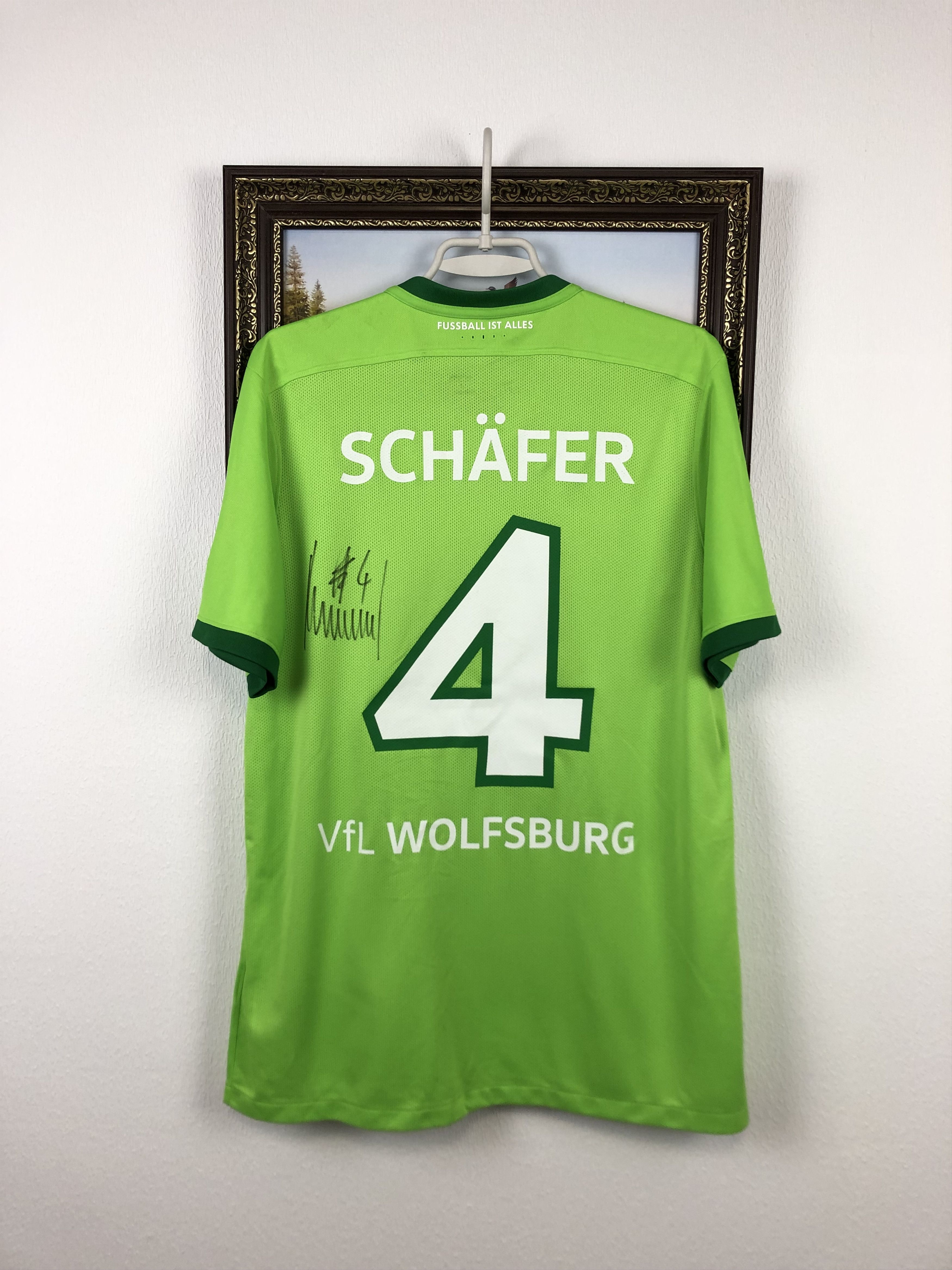 Nike Wolfsburg football shirt 2016 #4 Schafer Signed Player Issue Size US L / EU 52-54 / 3 - 1 Thumbnail