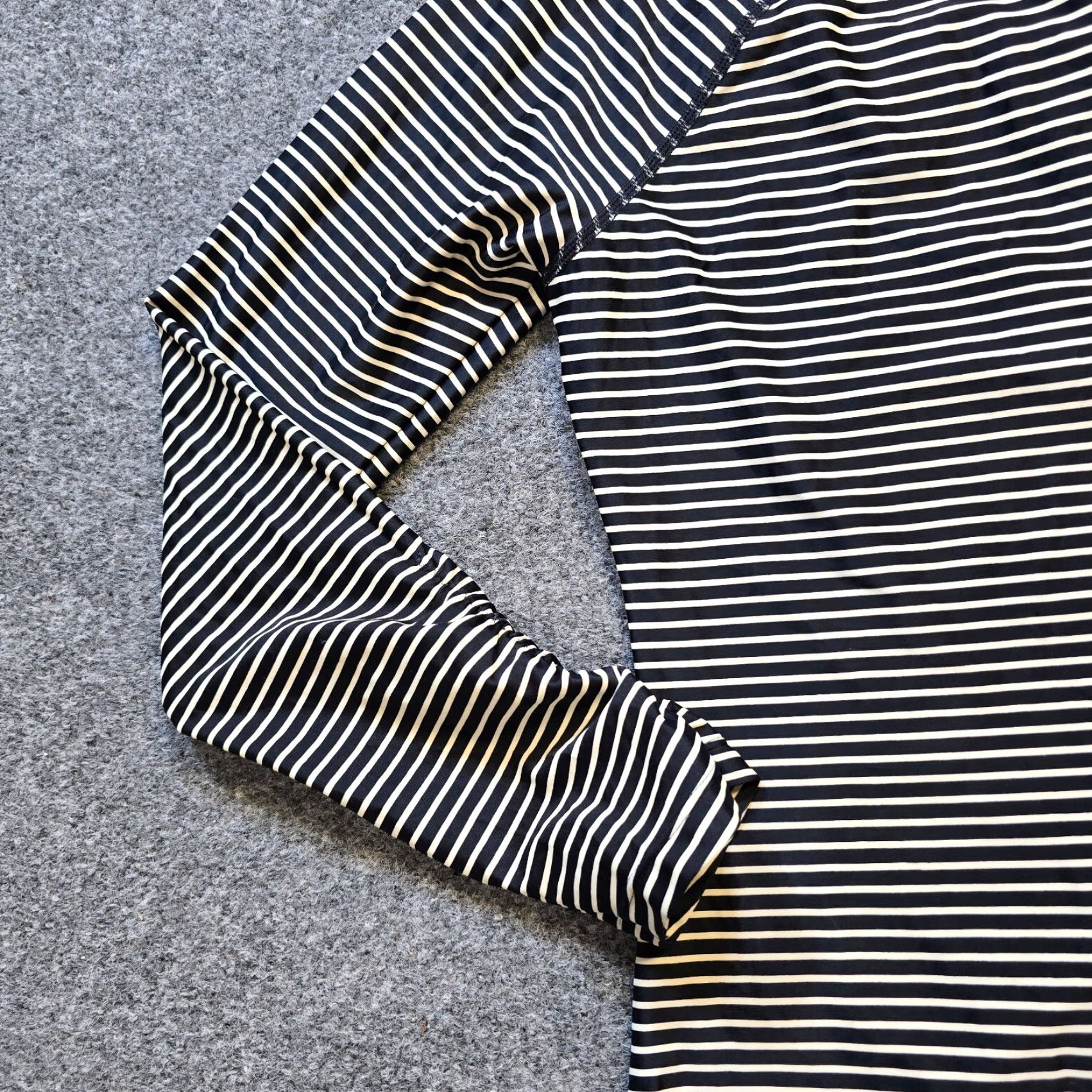 Athleta Athleta Top Womens L Black White Striped Nylon Stretch Performance Workout Blouse Knit Ruched Size L / US 10 / IT 46 - 4 Thumbnail