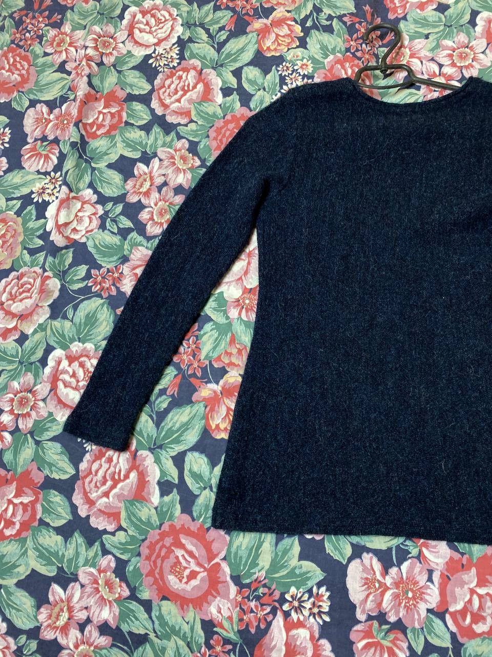 Vintage Distressed Wool Vneck Sweater Size M / US 6-8 / IT 42-44 - 5 Thumbnail