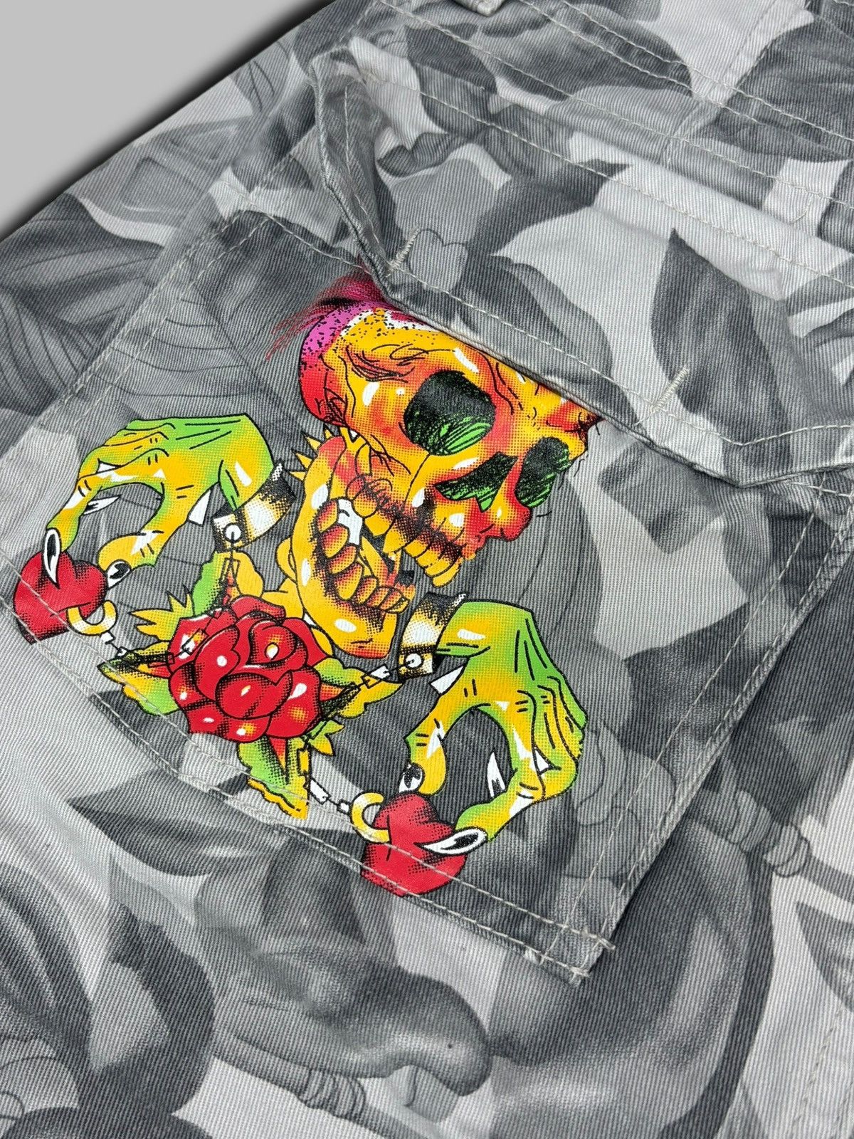 🔥 ED HARDY Y2k FLORAL OVER PRINT SKULL LOGO CARGO SHORTS Shorts