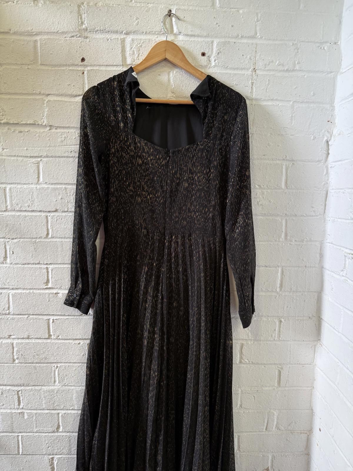 Warehouse Warehouse Black Long Sleeve Pleated Dress with Gold Detail Size L / US 10 / IT 46 - 1 Thumbnail