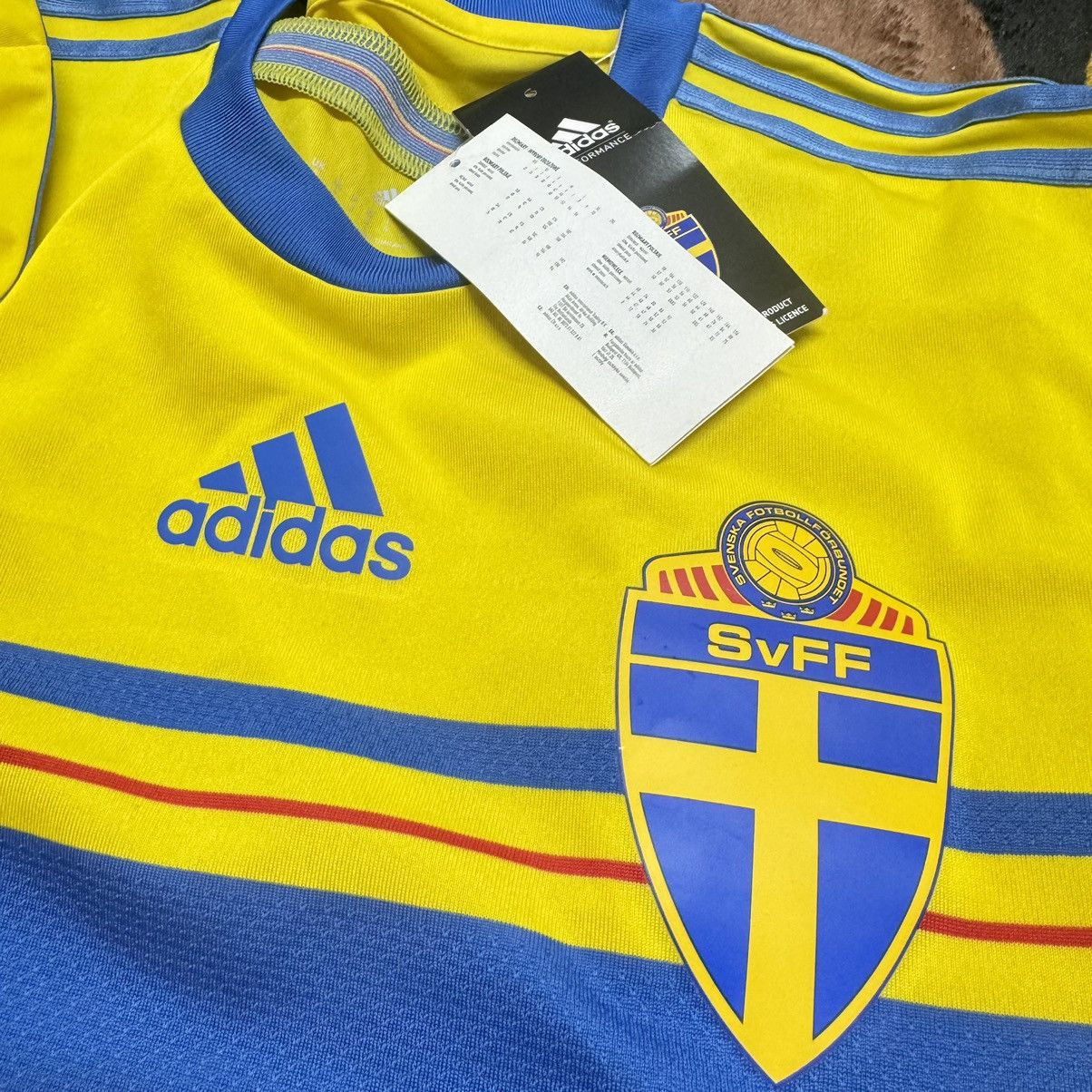 Adidas Sweden 14/15 match spare home shirt (Bnwt) Size US M / EU 48-50 / 2 - 3 Thumbnail