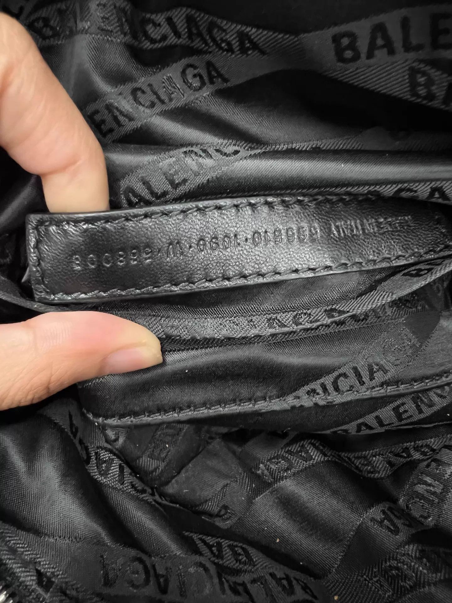 Balenciaga Balenciaga Black Graffiti Chest Bag 99 New Size ONE SIZE - 7 Thumbnail