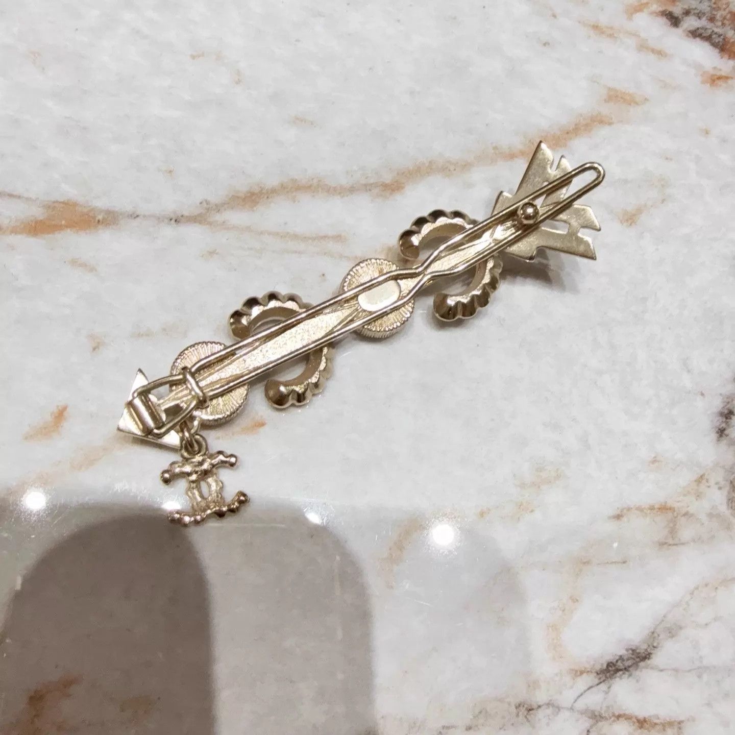 Chanel Chanel Pearl Hairclip Cupid's Arrow Brand New Size ONE SIZE - 6 Thumbnail