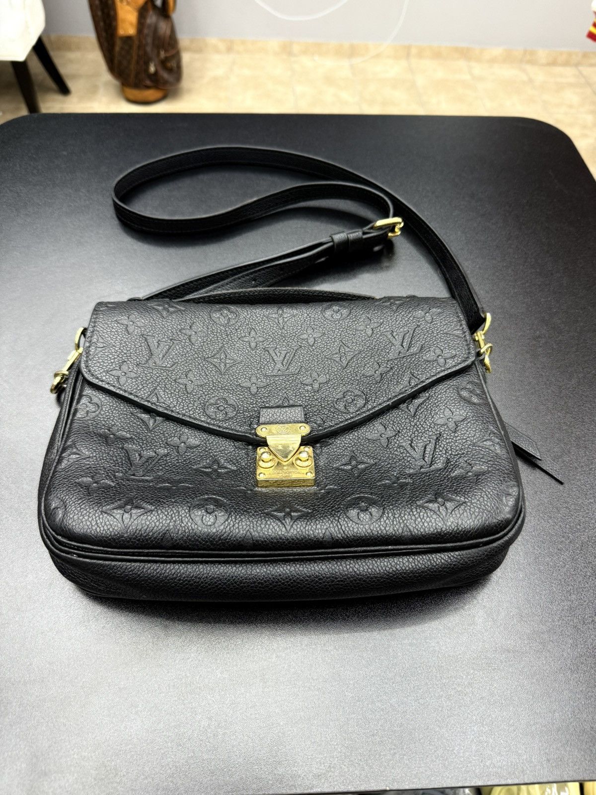 Louis Vuitton Authentic Louis Vuitton Pochette Métis Shoulder Bag Black Size ONE SIZE - 2 Thumbnail