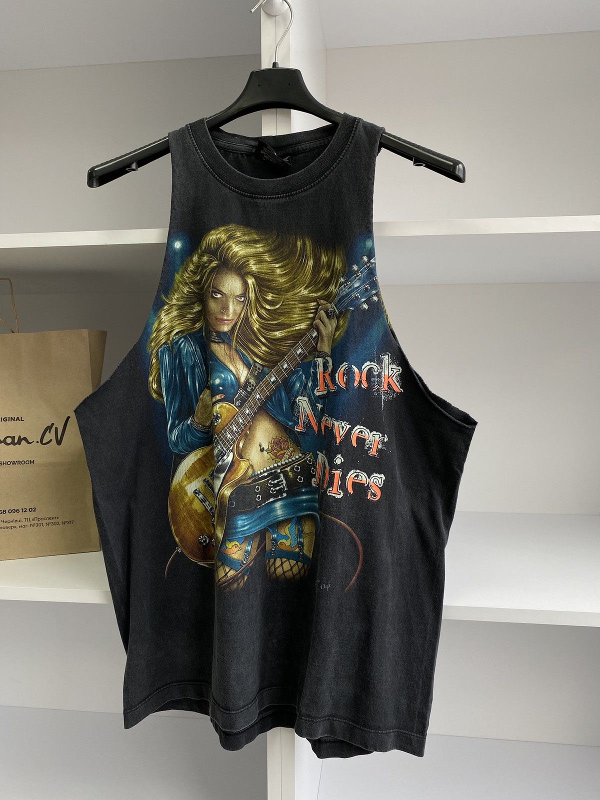 Vintage Rock Never Dies vintage tee Size US L / EU 52-54 / 3 - 3 Thumbnail