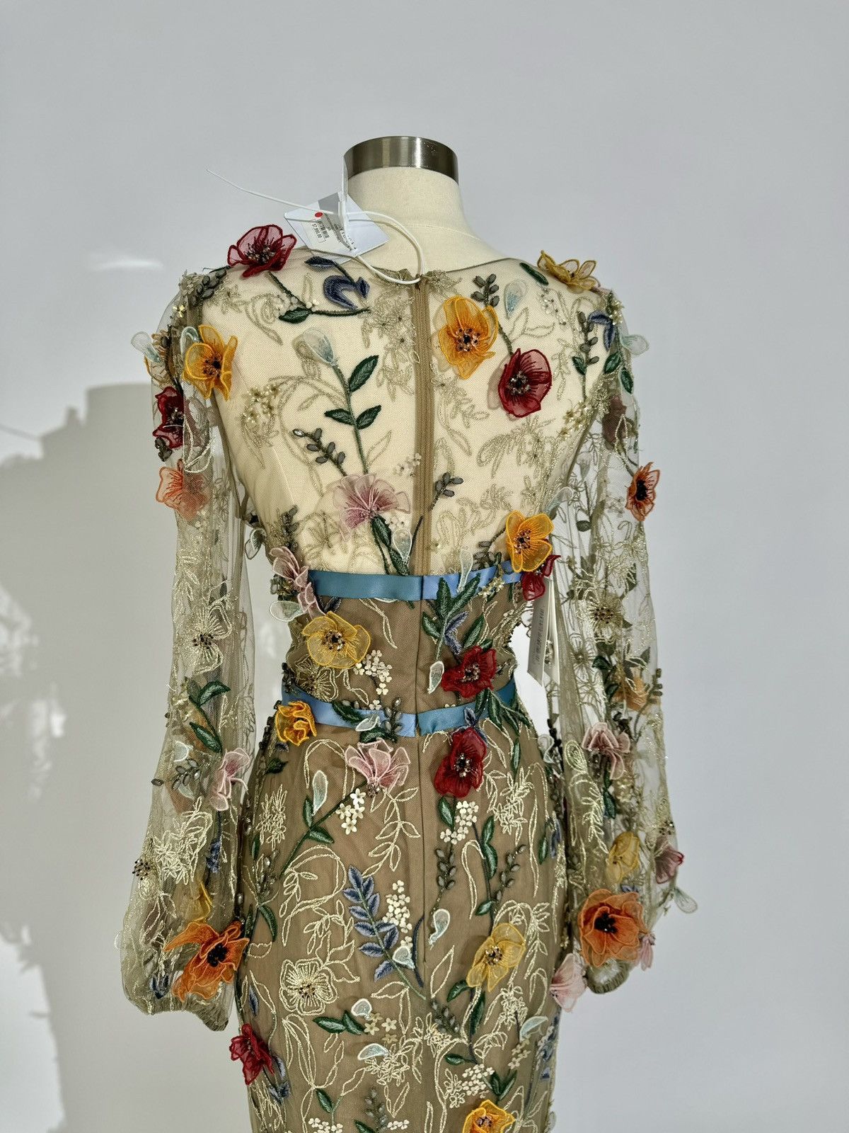 Marchesa Brand New US 8 MARCHESA Embroidered Organza Floral Gown Size M / US 6-8 / IT 42-44 - 4 Thumbnail