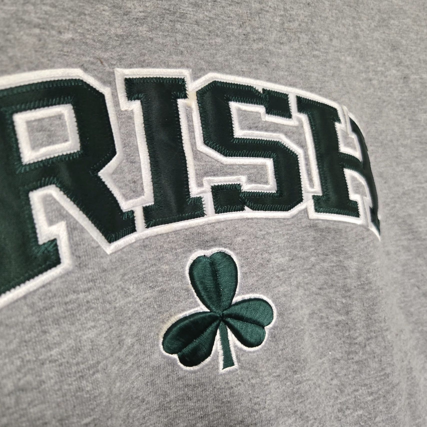 Vintage VINTAGE Irish Shamrock Sweatshirt Mens Large Gray Stitched Fightin Irish Pullover Sweatshirt Size US L / EU 52-54 / 3 - 6 Thumbnail