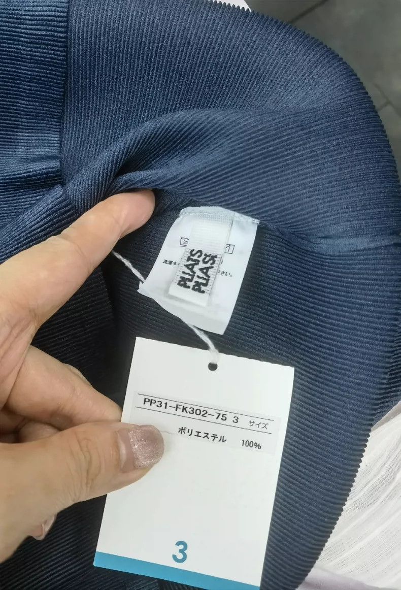 Issey Miyake issey miyake size：3 Dark blue round-neck short top 2506-Nex Size XXS / US 00 / IT 34 - 2 Thumbnail