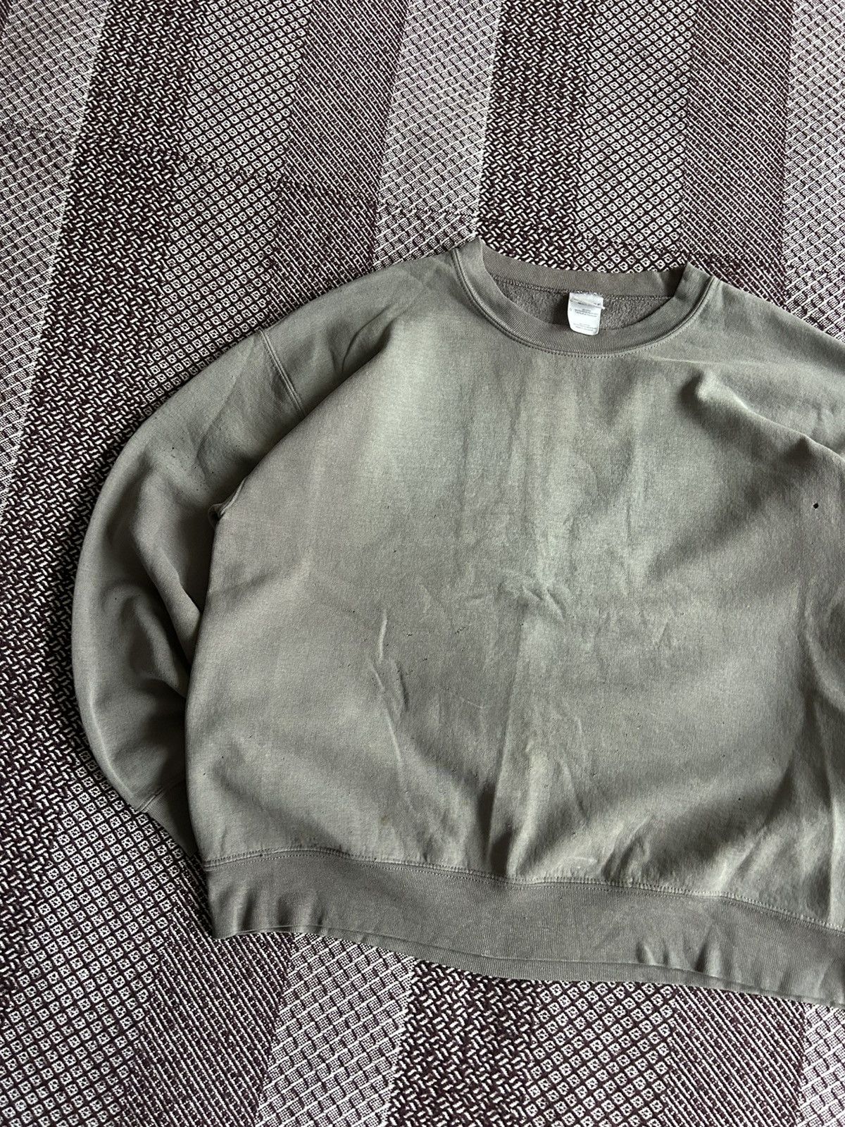 Vintage Vintage Thrashed Gildan Baggy Faded Sweatshirt Streetwear Size US L / EU 52-54 / 3 - 3 Thumbnail