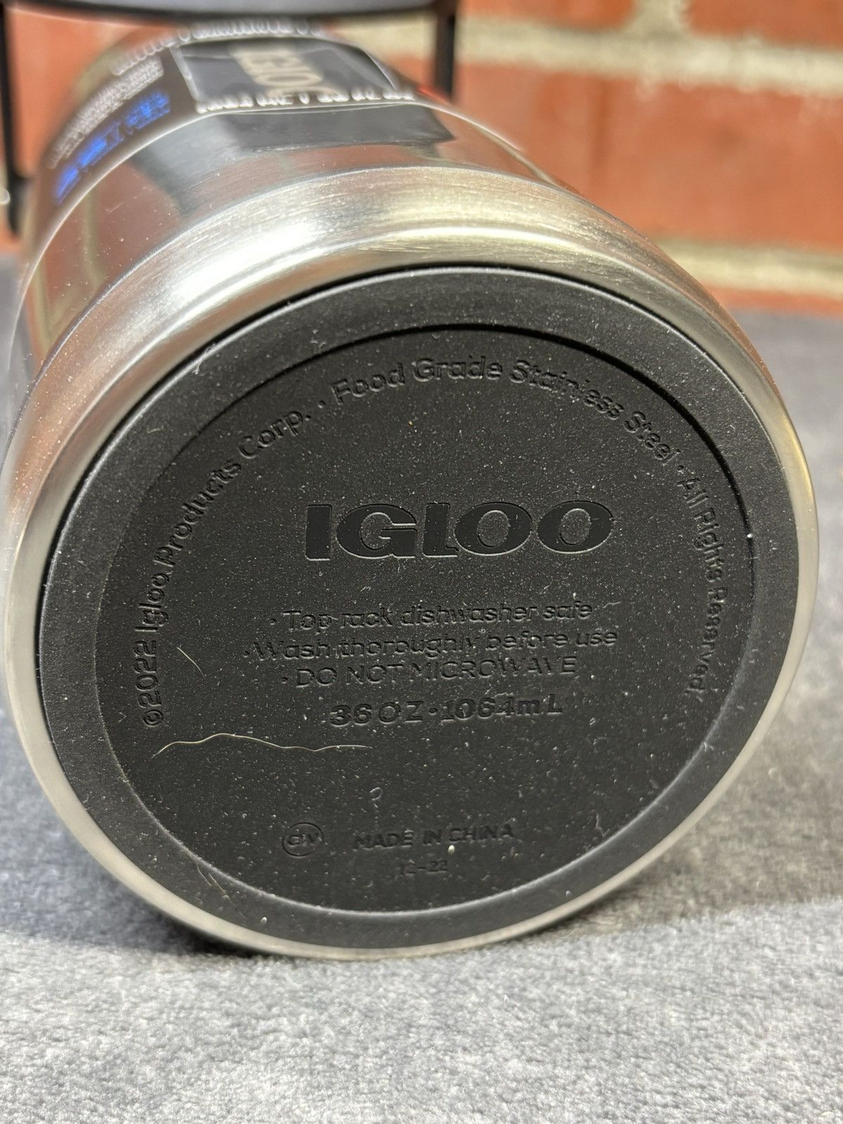 Other Igloo 36 oz Insulated Water Bottle Black Carbonite NWT New Size ONE SIZE - 6 Thumbnail