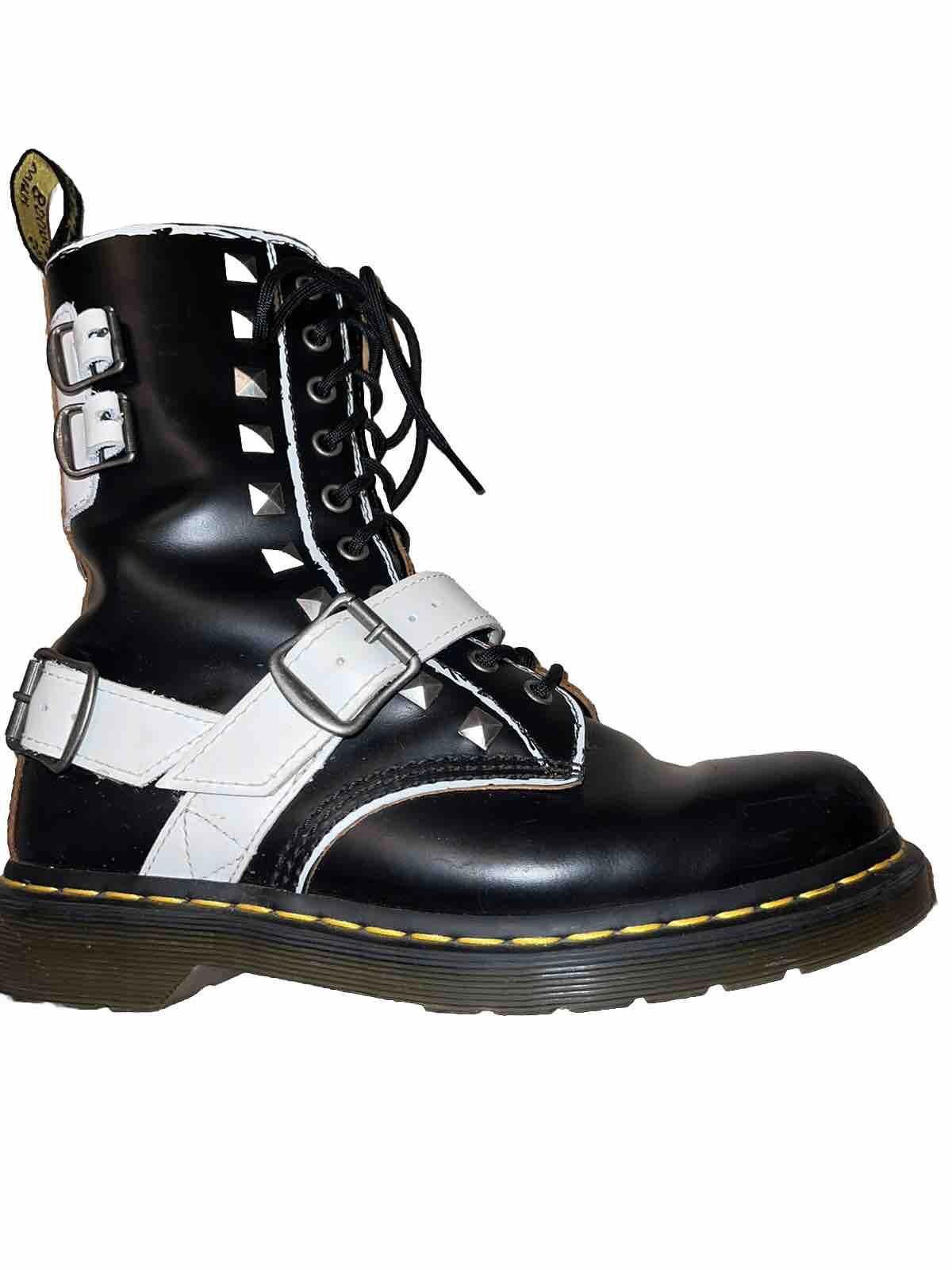 Dr. Martens Dr Martens 1490 Joska Stud Buckle Boots Black/White W9 M8 Size US 9 / IT 39 - 7 Thumbnail