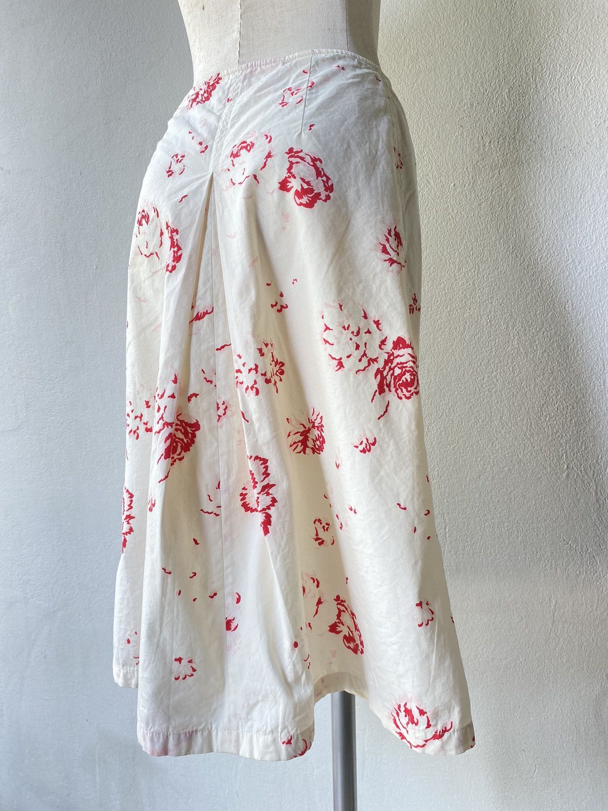 Marni MARNI Red Floral Print Skirt. Size 28" / US 6 / IT 42 - 2 Thumbnail